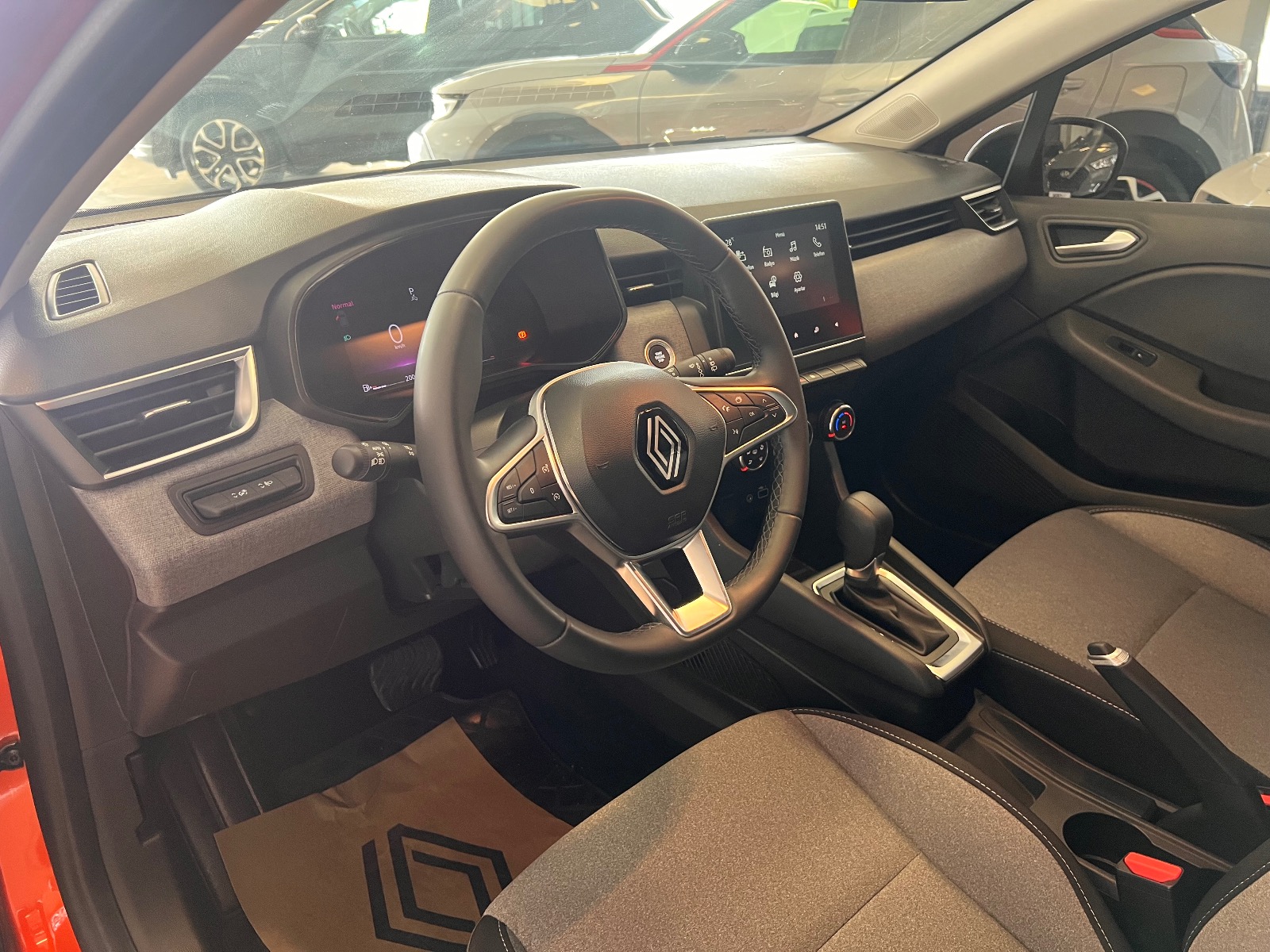 2023 Benzin Otomatik Renault Clio Turuncu Ermat Motorlu Araçlar ve Tarım Ürünleri Sanayi Ticaret A.Ş.