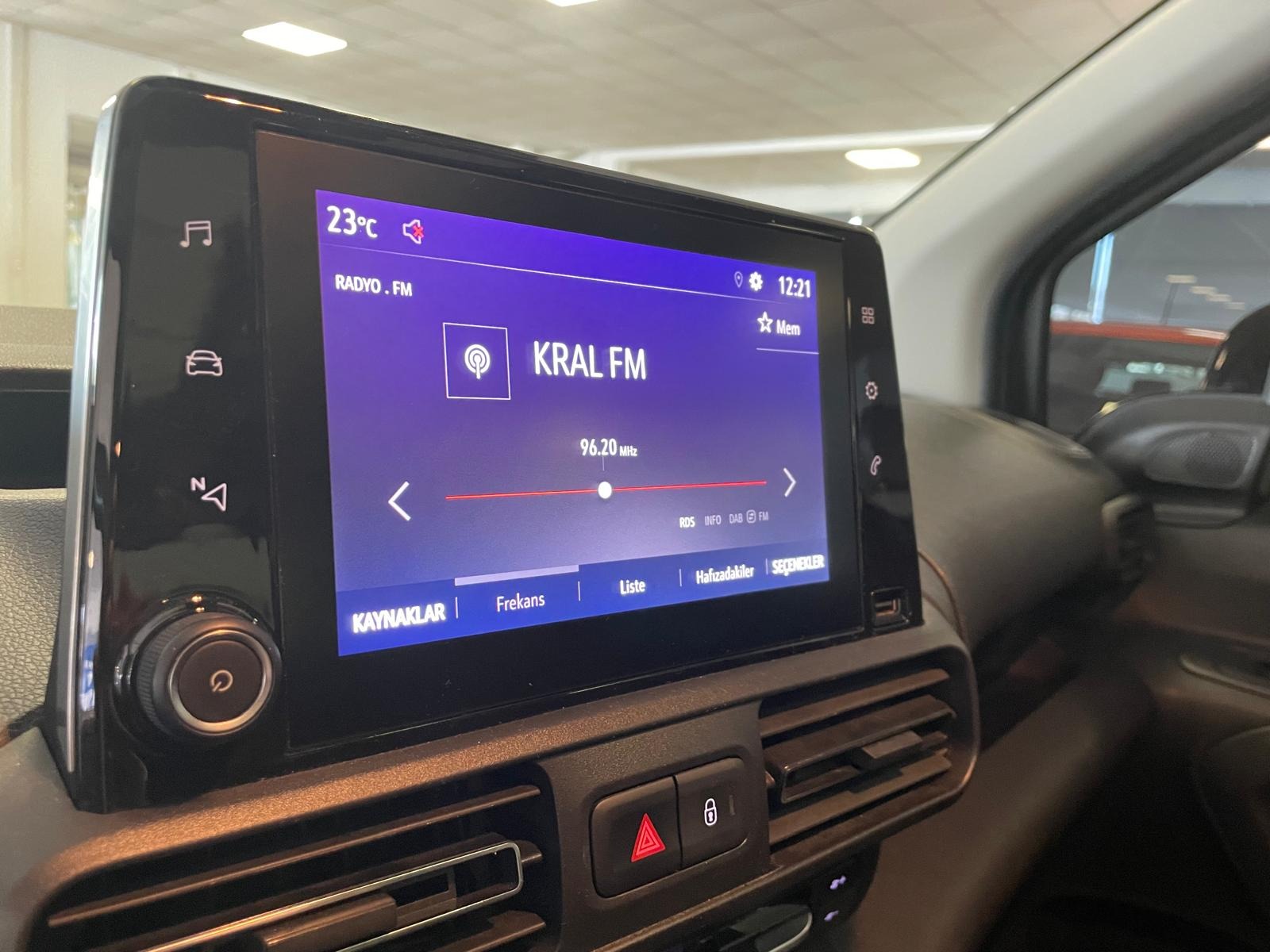 2023 Dizel Otomatik Opel Combo Gri Ermat Motorlu Araçlar ve Tarım Ürünleri Sanayi Ticaret A.Ş.