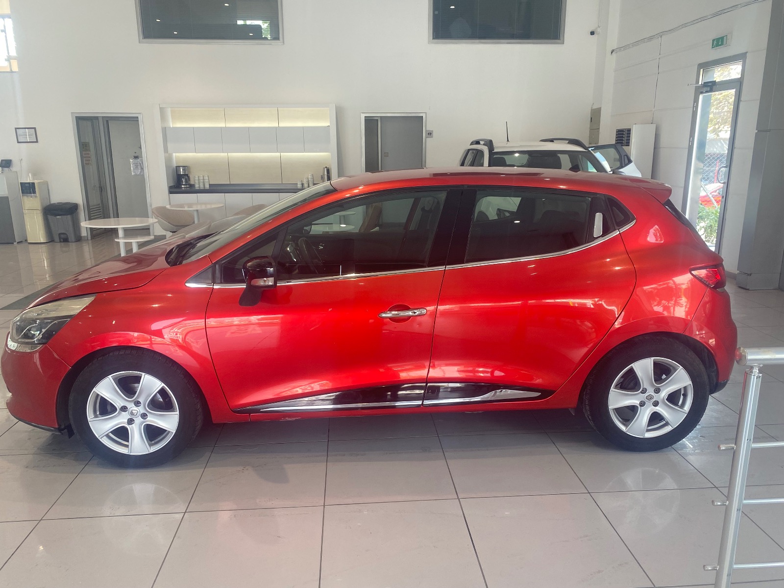 2014 Benzin Manuel Renault Clio Kırmızı Ermat Motorlu Araçlar ve Tarım Ürünleri Sanayi Ticaret A.Ş.