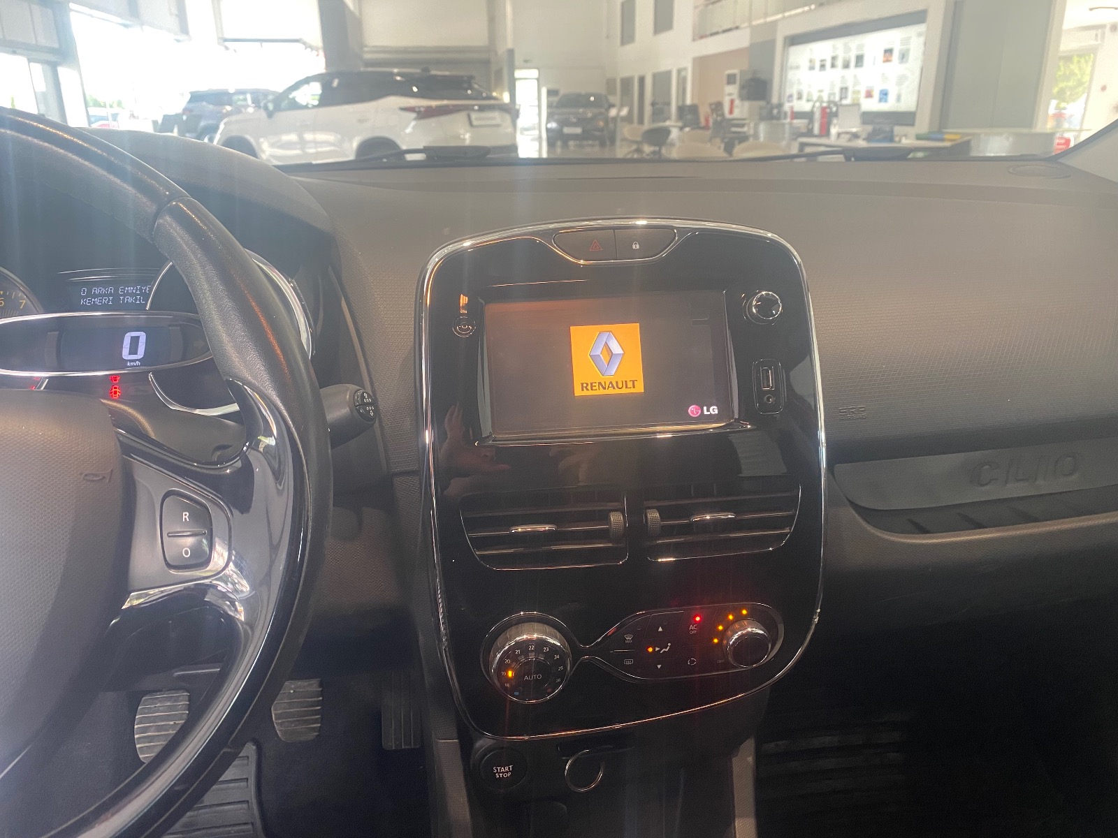 2014 Benzin Manuel Renault Clio Kırmızı Ermat Motorlu Araçlar ve Tarım Ürünleri Sanayi Ticaret A.Ş.