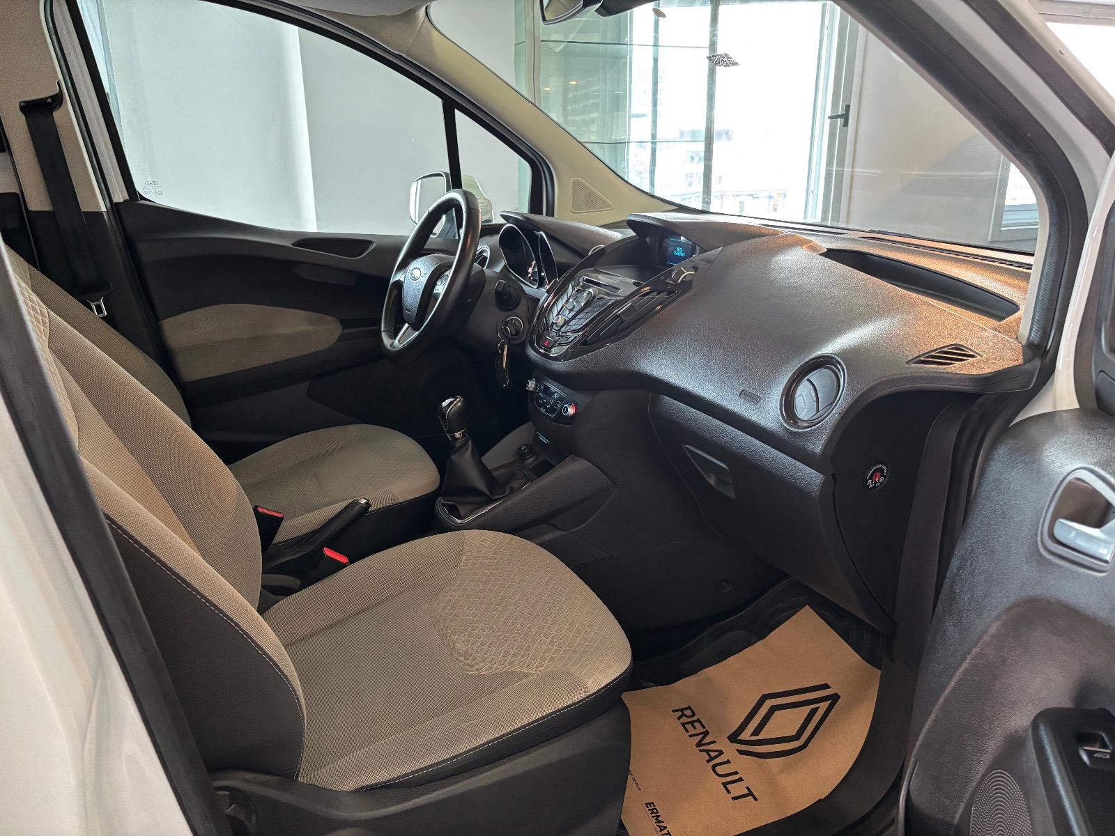 2017 Dizel Manuel Ford Tourneo Courier Beyaz Ermat Motorlu Araçlar ve Tarım Ürünleri Sanayi Ticaret A.Ş.