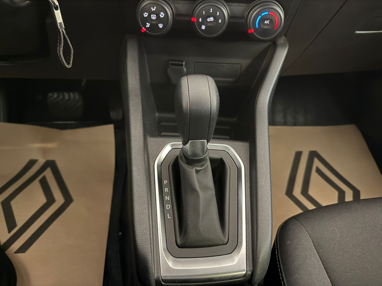 2023 Benzin Otomatik Renault Clio Gri Ermat Motorlu Araçlar ve Tarım Ürünleri Sanayi Ticaret A.Ş.