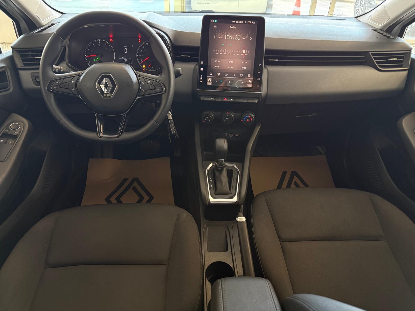 2023 Benzin Otomatik Renault Clio Beyaz Ermat Motorlu Araçlar ve Tarım Ürünleri Sanayi Ticaret A.Ş.