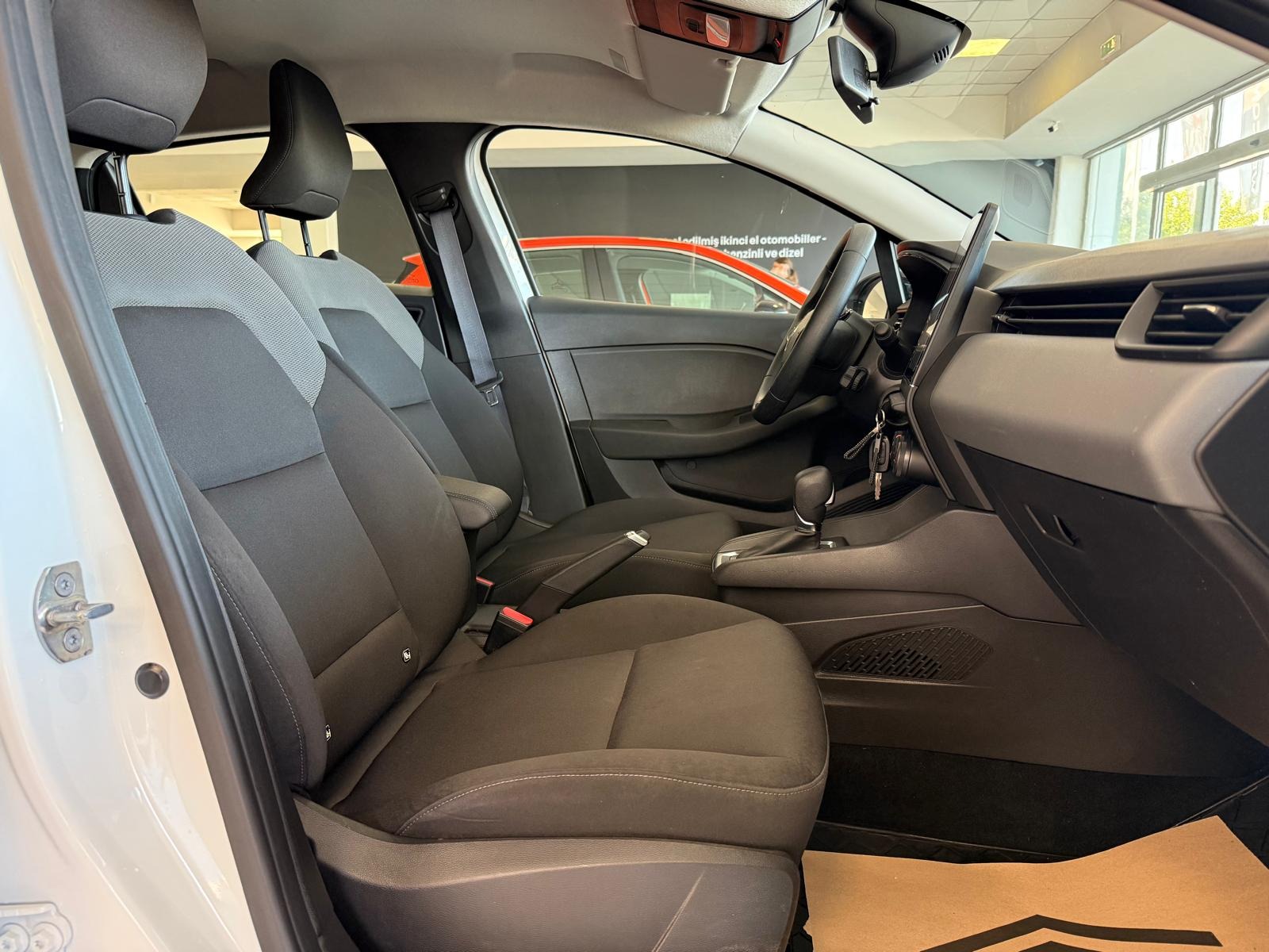 2023 Benzin Otomatik Renault Clio Beyaz Ermat Motorlu Araçlar ve Tarım Ürünleri Sanayi Ticaret A.Ş.
