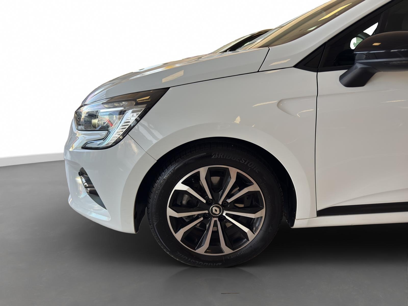 2023 Benzin Otomatik Renault Clio Beyaz Ermat Motorlu Araçlar ve Tarım Ürünleri Sanayi Ticaret A.Ş.