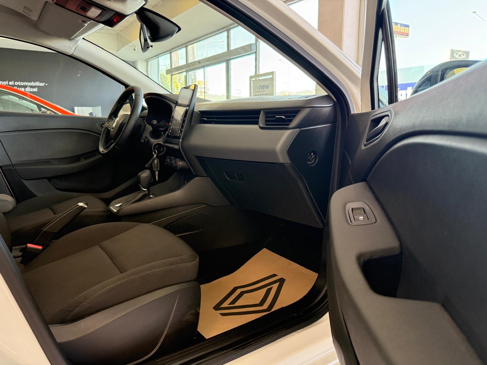 2023 Benzin Otomatik Renault Clio Beyaz Ermat Motorlu Araçlar ve Tarım Ürünleri Sanayi Ticaret A.Ş.
