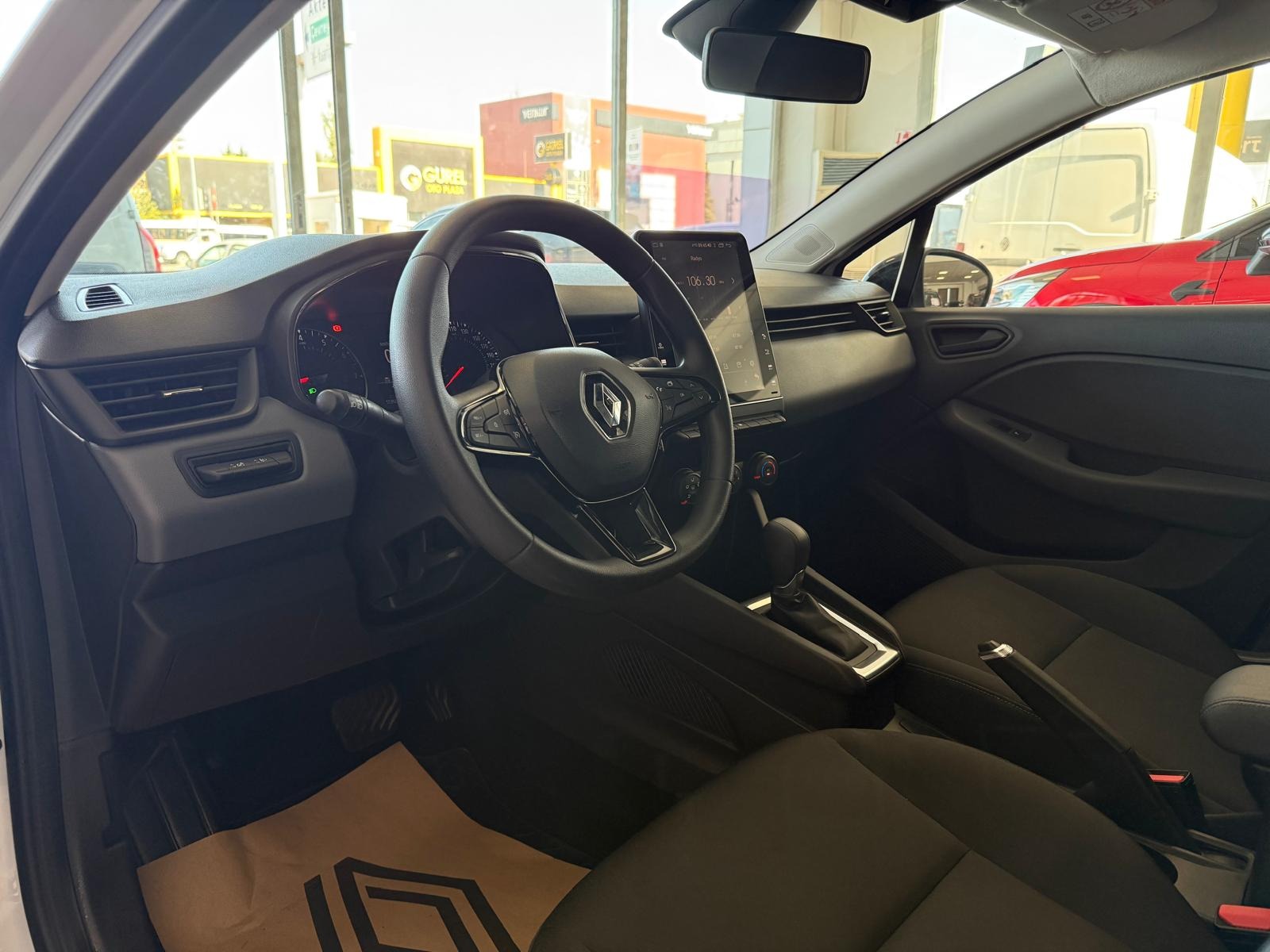 2023 Benzin Otomatik Renault Clio Beyaz Ermat Motorlu Araçlar ve Tarım Ürünleri Sanayi Ticaret A.Ş.
