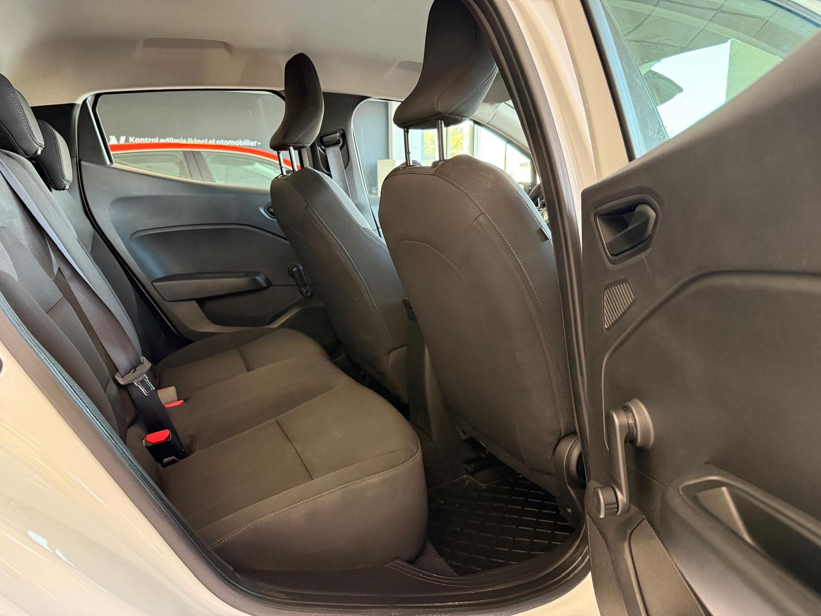 2023 Benzin Otomatik Renault Clio Beyaz Ermat Motorlu Araçlar ve Tarım Ürünleri Sanayi Ticaret A.Ş.