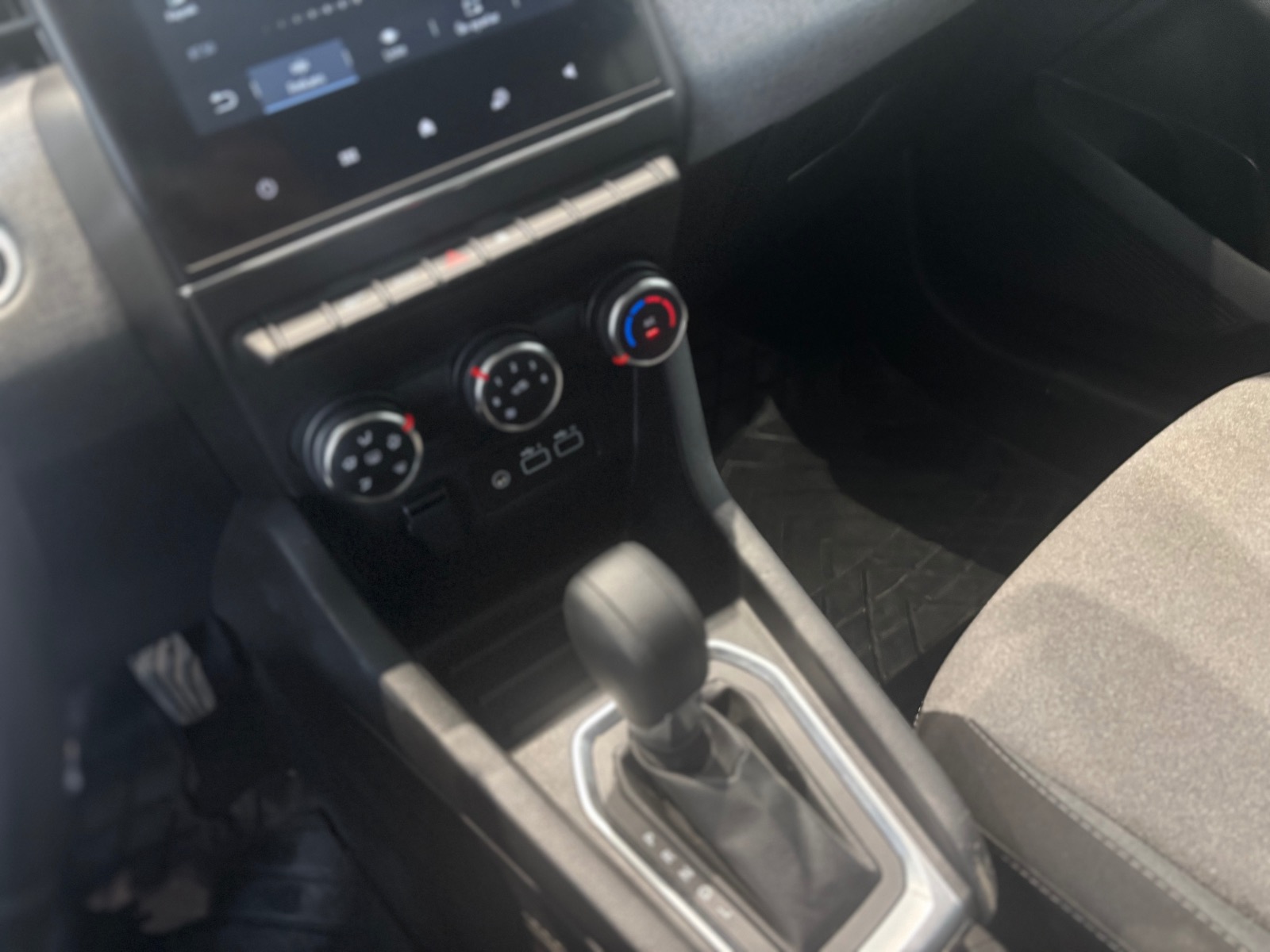 2023 Benzin Otomatik Renault Clio Beyaz Ermat Motorlu Araçlar ve Tarım Ürünleri Sanayi Ticaret A.Ş.