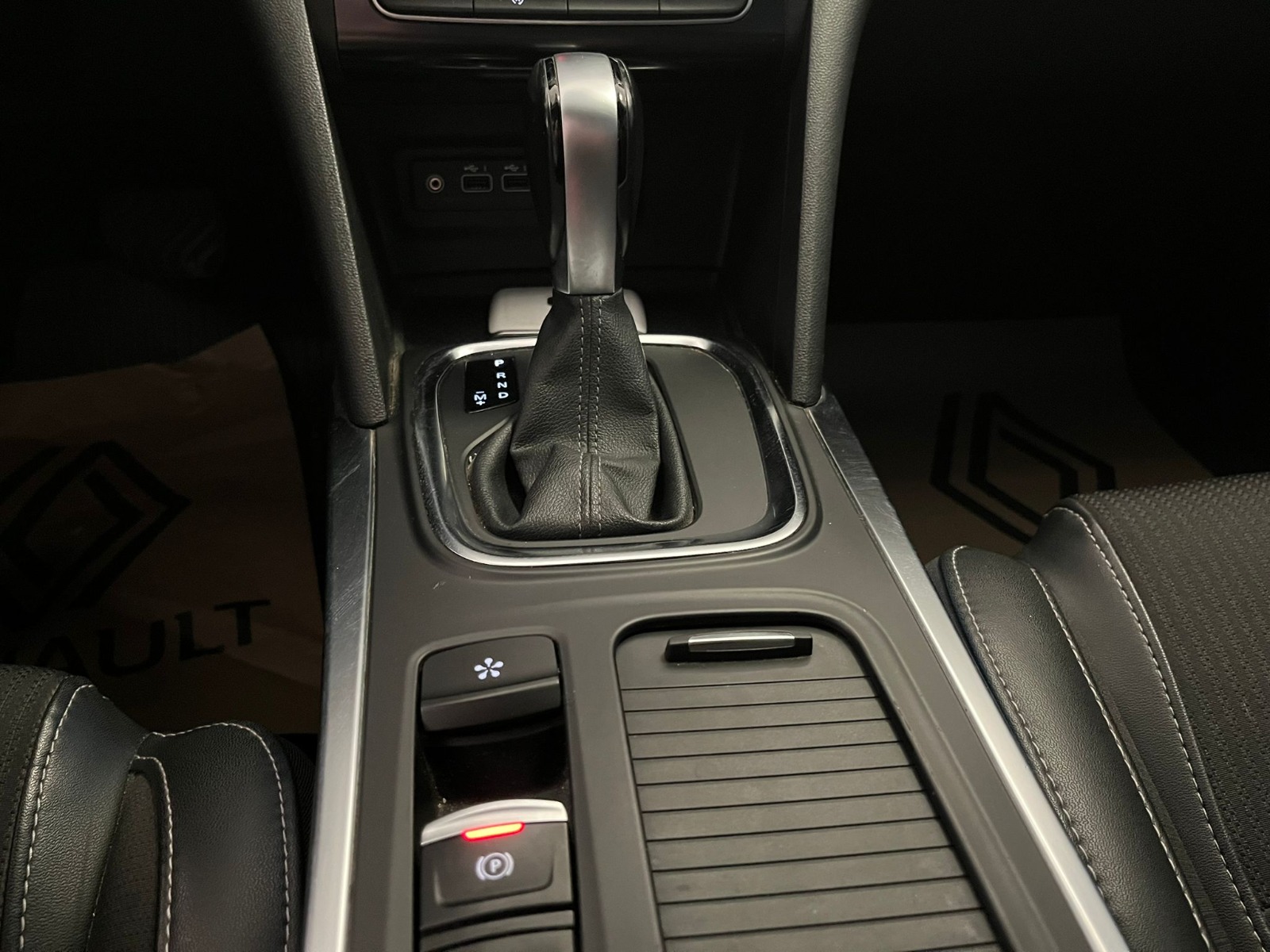 2023 Benzin Otomatik Renault Megane Kırmızı Ermat Motorlu Araçlar ve Tarım Ürünleri Sanayi Ticaret A.Ş.