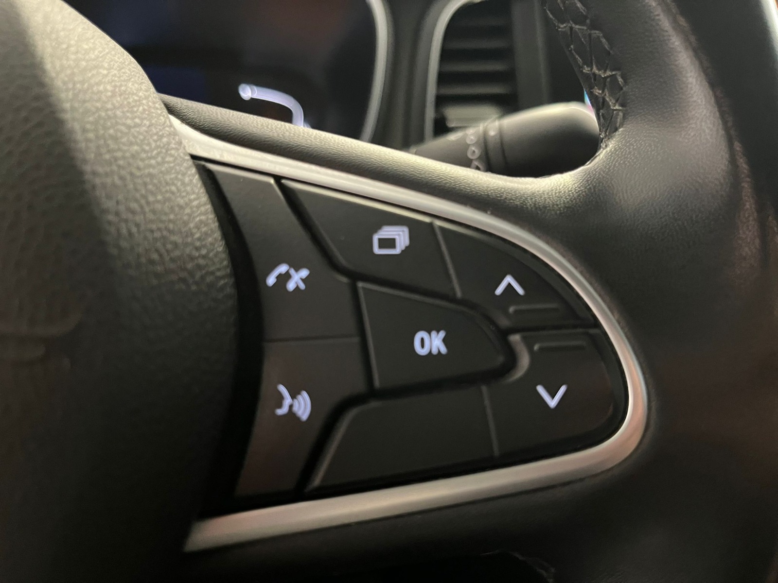 2023 Benzin Otomatik Renault Megane Kırmızı Ermat Motorlu Araçlar ve Tarım Ürünleri Sanayi Ticaret A.Ş.