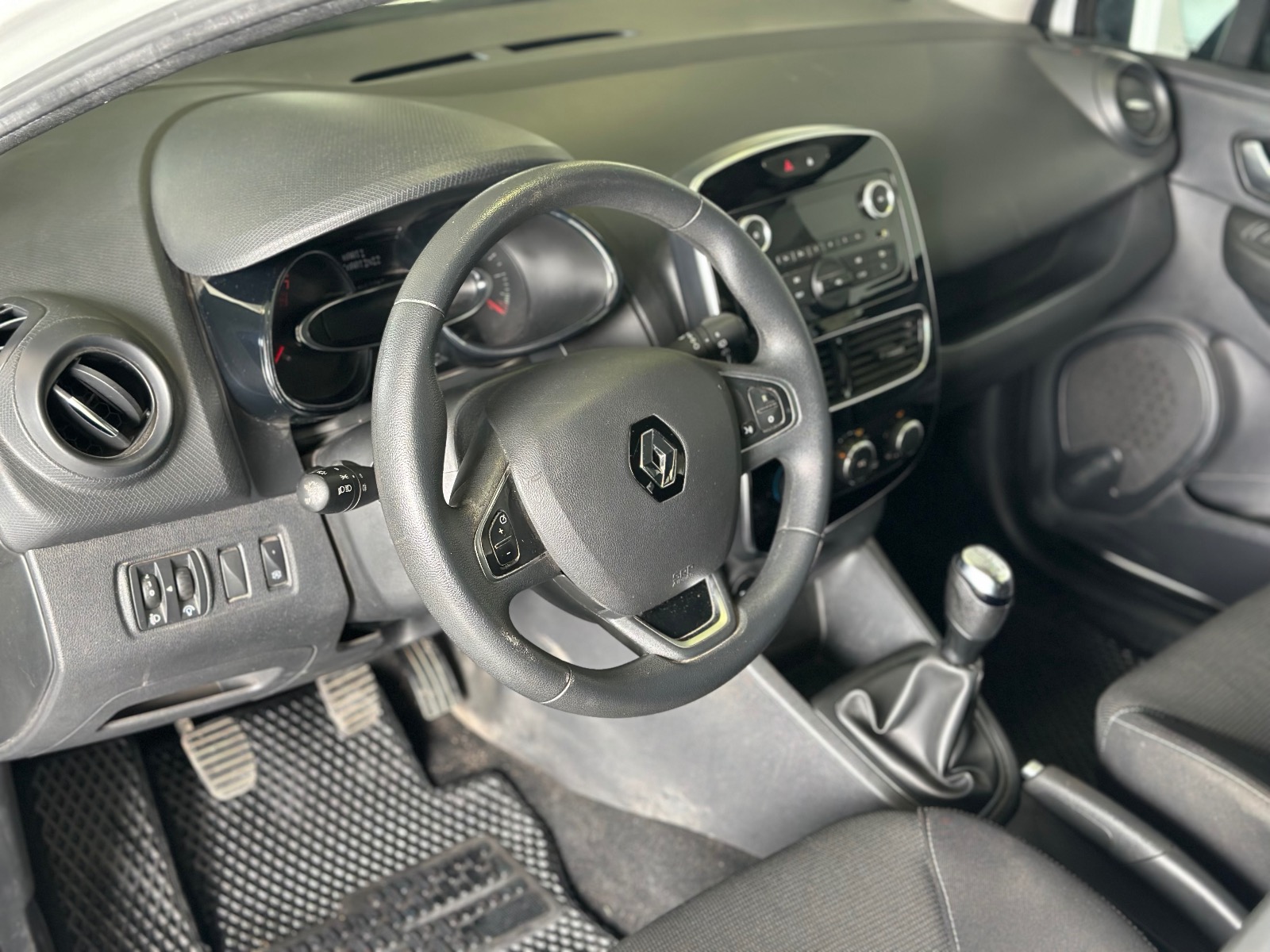 2020 Benzin Manuel Renault Clio Beyaz Ermat Motorlu Araçlar ve Tarım Ürünleri Sanayi Ticaret A.Ş.