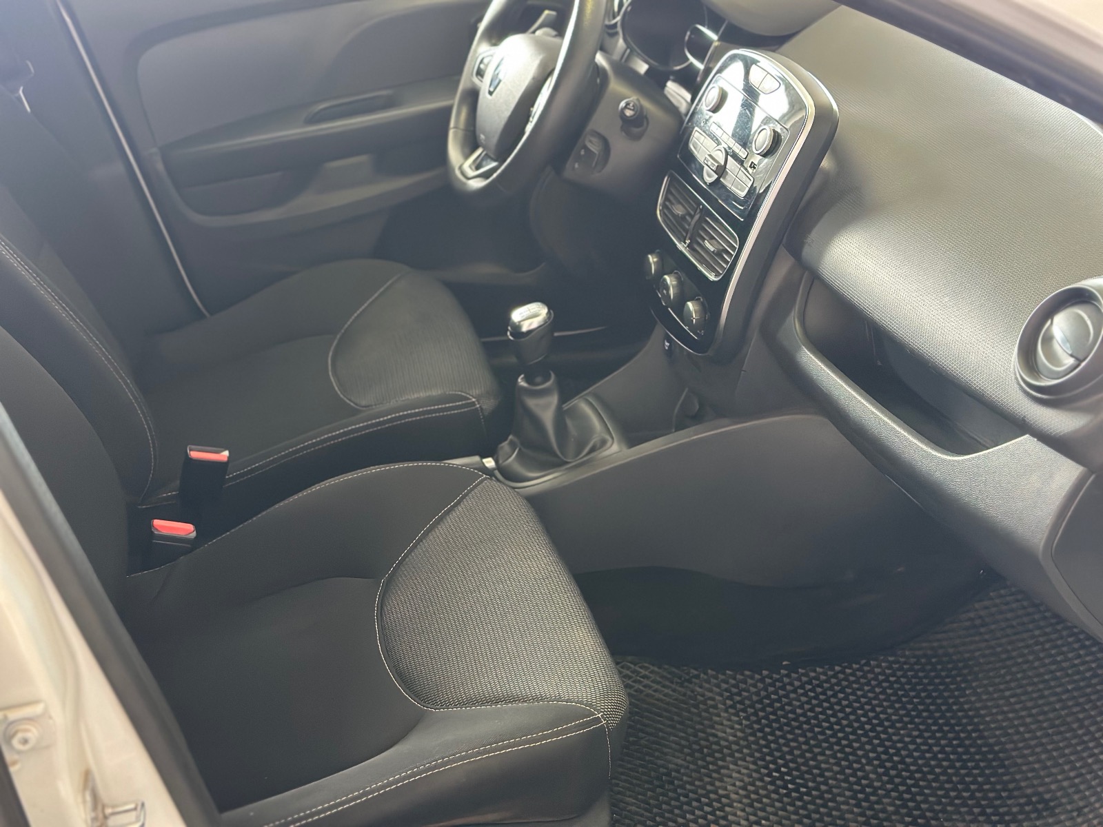 2020 Benzin Manuel Renault Clio Beyaz Ermat Motorlu Araçlar ve Tarım Ürünleri Sanayi Ticaret A.Ş.