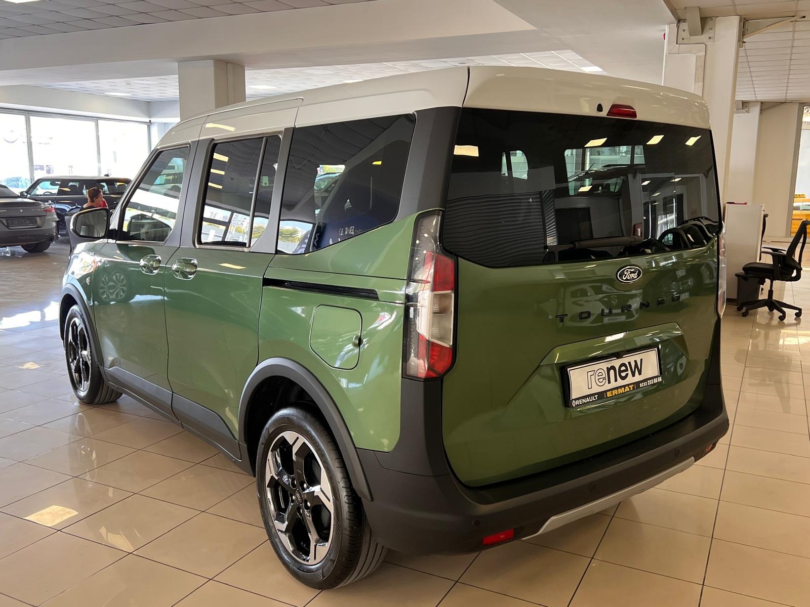 2024 Benzin Otomatik Ford Tourneo Courier Yeşil Ermat Motorlu Araçlar ve Tarım Ürünleri Sanayi Ticaret A.Ş.