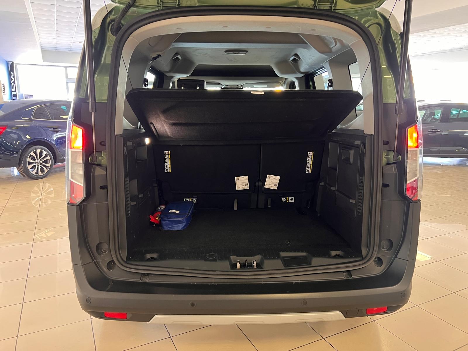 2024 Benzin Otomatik Ford Tourneo Courier Yeşil Ermat Motorlu Araçlar ve Tarım Ürünleri Sanayi Ticaret A.Ş.