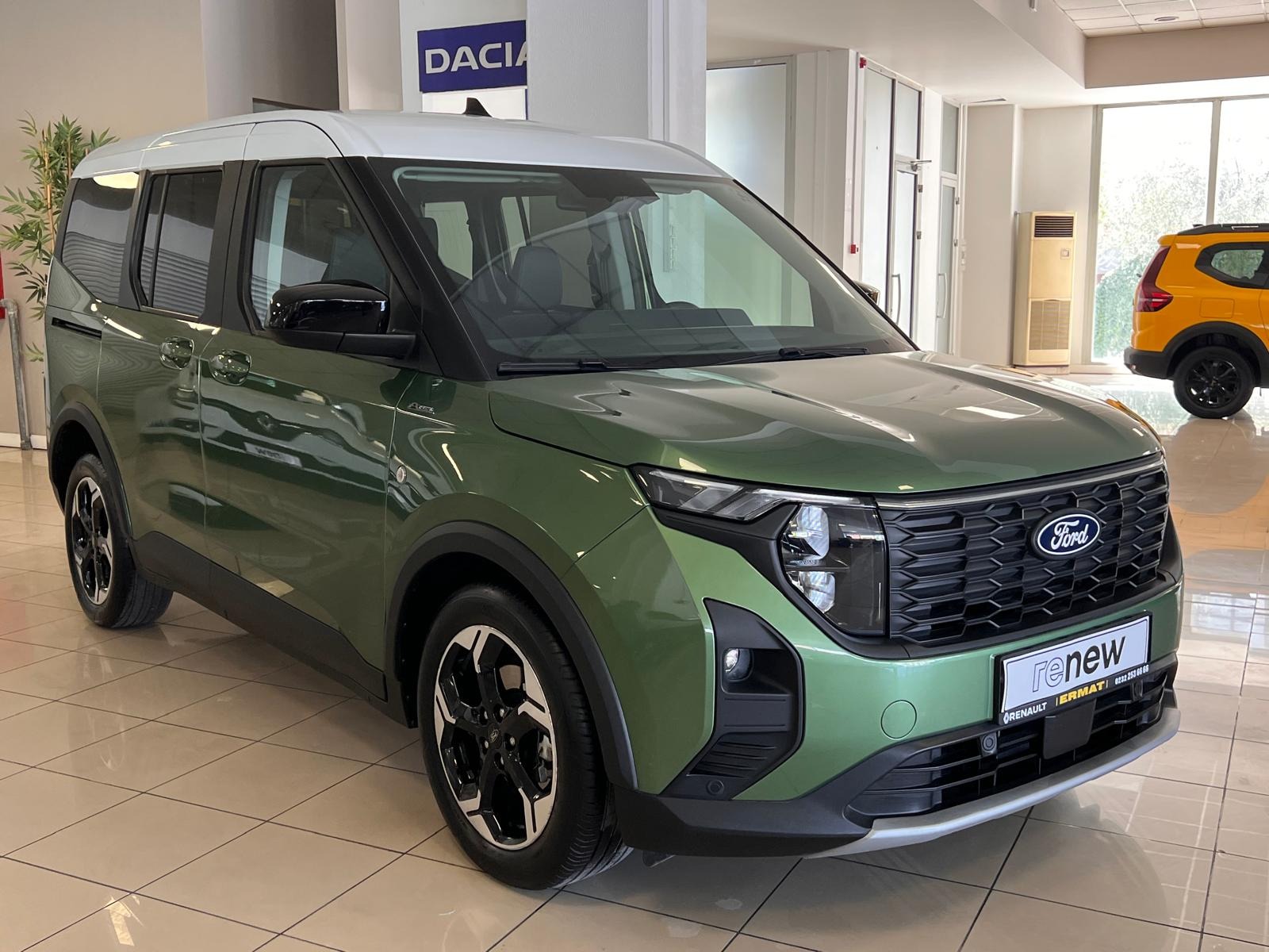 2024 Benzin Otomatik Ford Tourneo Courier Yeşil Ermat Motorlu Araçlar ve Tarım Ürünleri Sanayi Ticaret A.Ş.