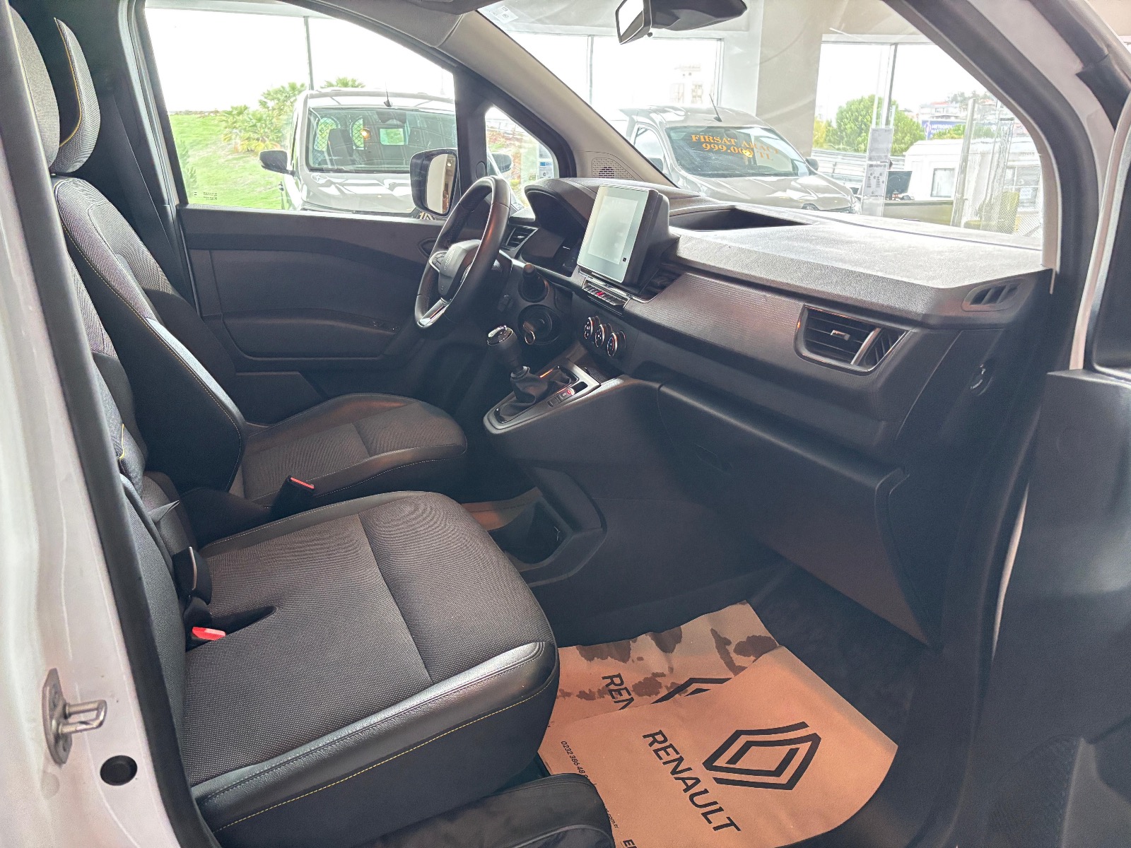 2024 Dizel Manuel Renault Kangoo Beyaz Ermat Motorlu Araçlar ve Tarım Ürünleri Sanayi Ticaret A.Ş.