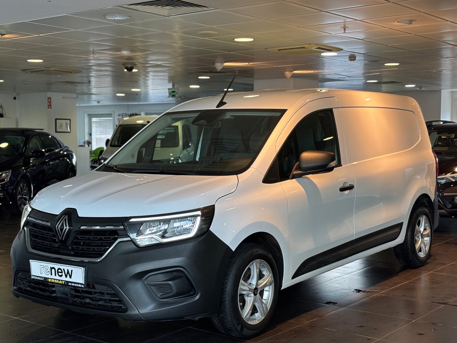 2024 Dizel Manuel Renault Kangoo Beyaz Ermat Motorlu Araçlar ve Tarım Ürünleri Sanayi Ticaret A.Ş.