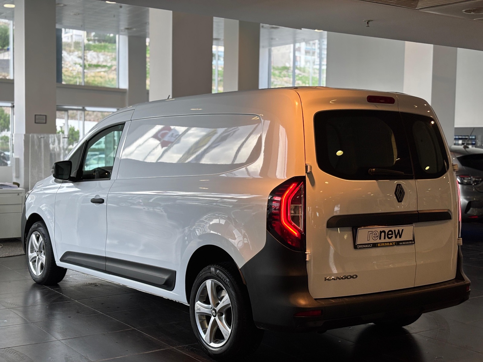 2024 Dizel Manuel Renault Kangoo Beyaz Ermat Motorlu Araçlar ve Tarım Ürünleri Sanayi Ticaret A.Ş.