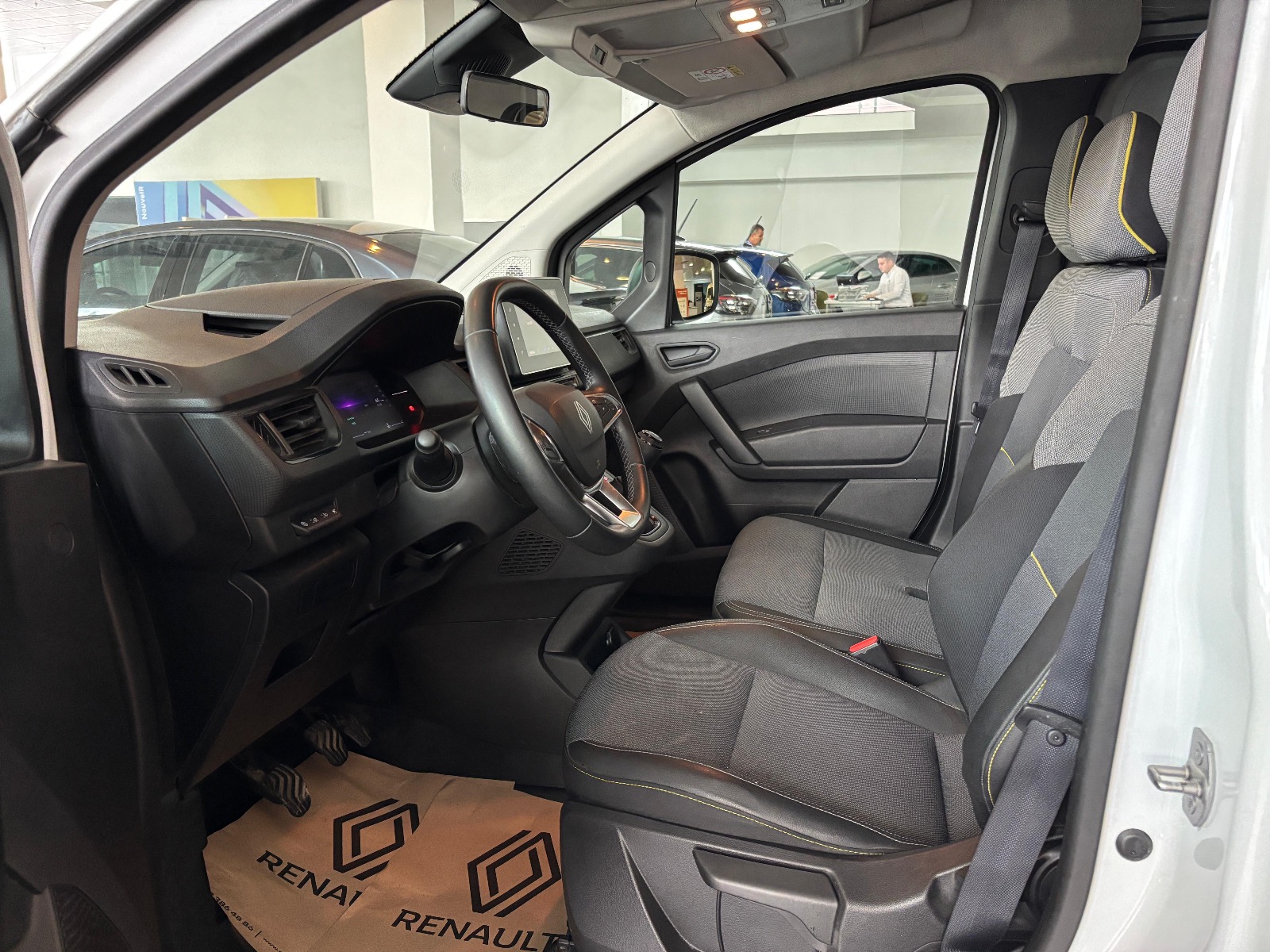 2024 Dizel Manuel Renault Kangoo Beyaz Ermat Motorlu Araçlar ve Tarım Ürünleri Sanayi Ticaret A.Ş.