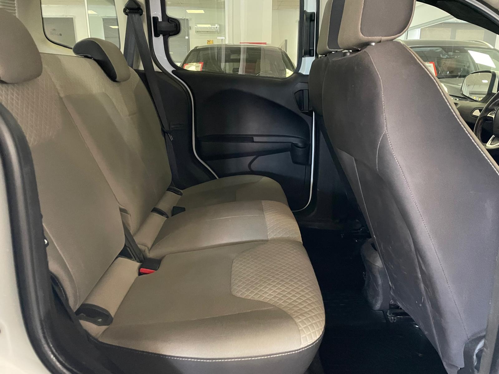 2023 Benzin Manuel Ford Tourneo Courier Beyaz Ermat Motorlu Araçlar ve Tarım Ürünleri Sanayi Ticaret A.Ş.