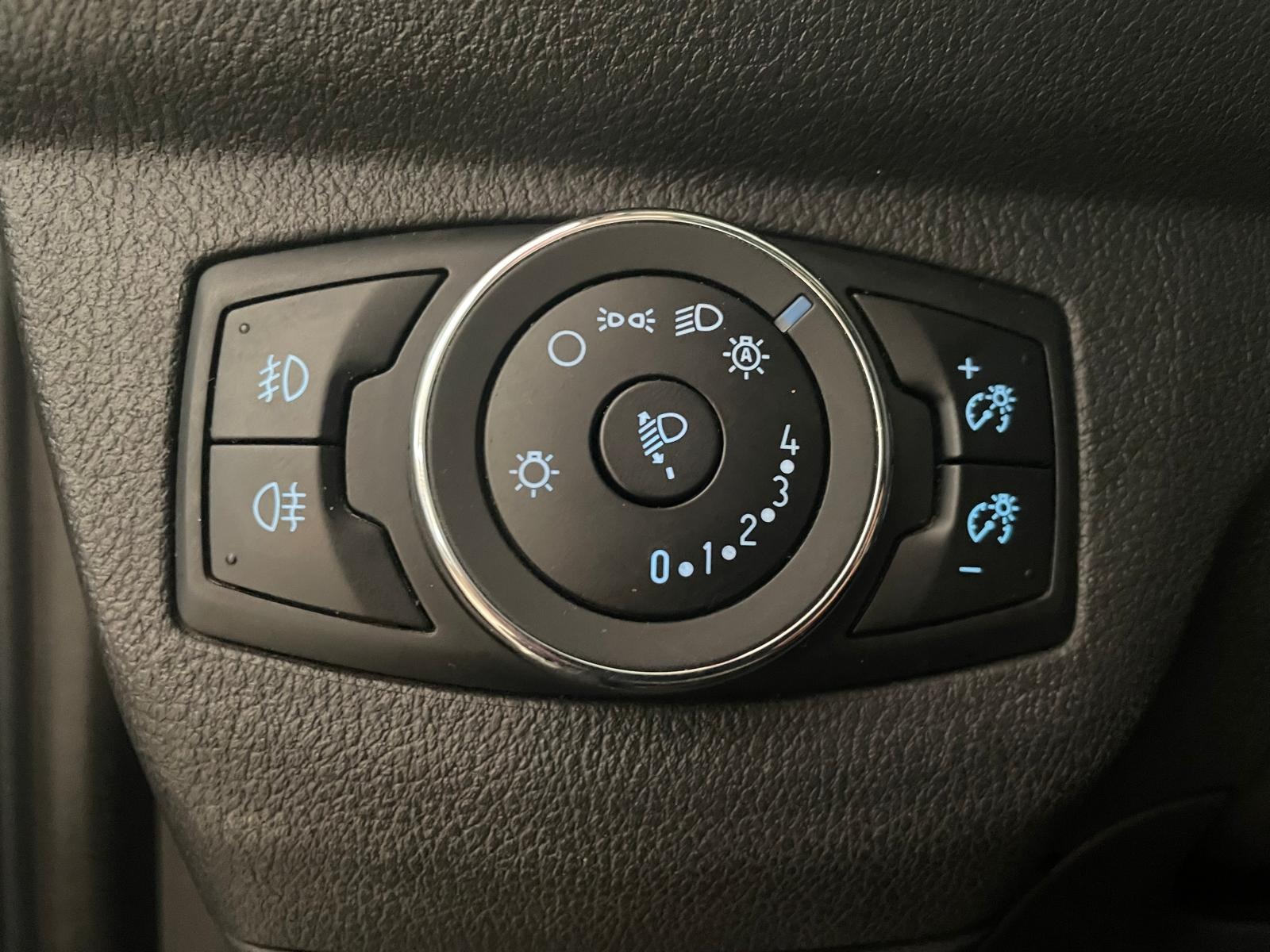 2023 Benzin Manuel Ford Tourneo Courier Beyaz Ermat Motorlu Araçlar ve Tarım Ürünleri Sanayi Ticaret A.Ş.