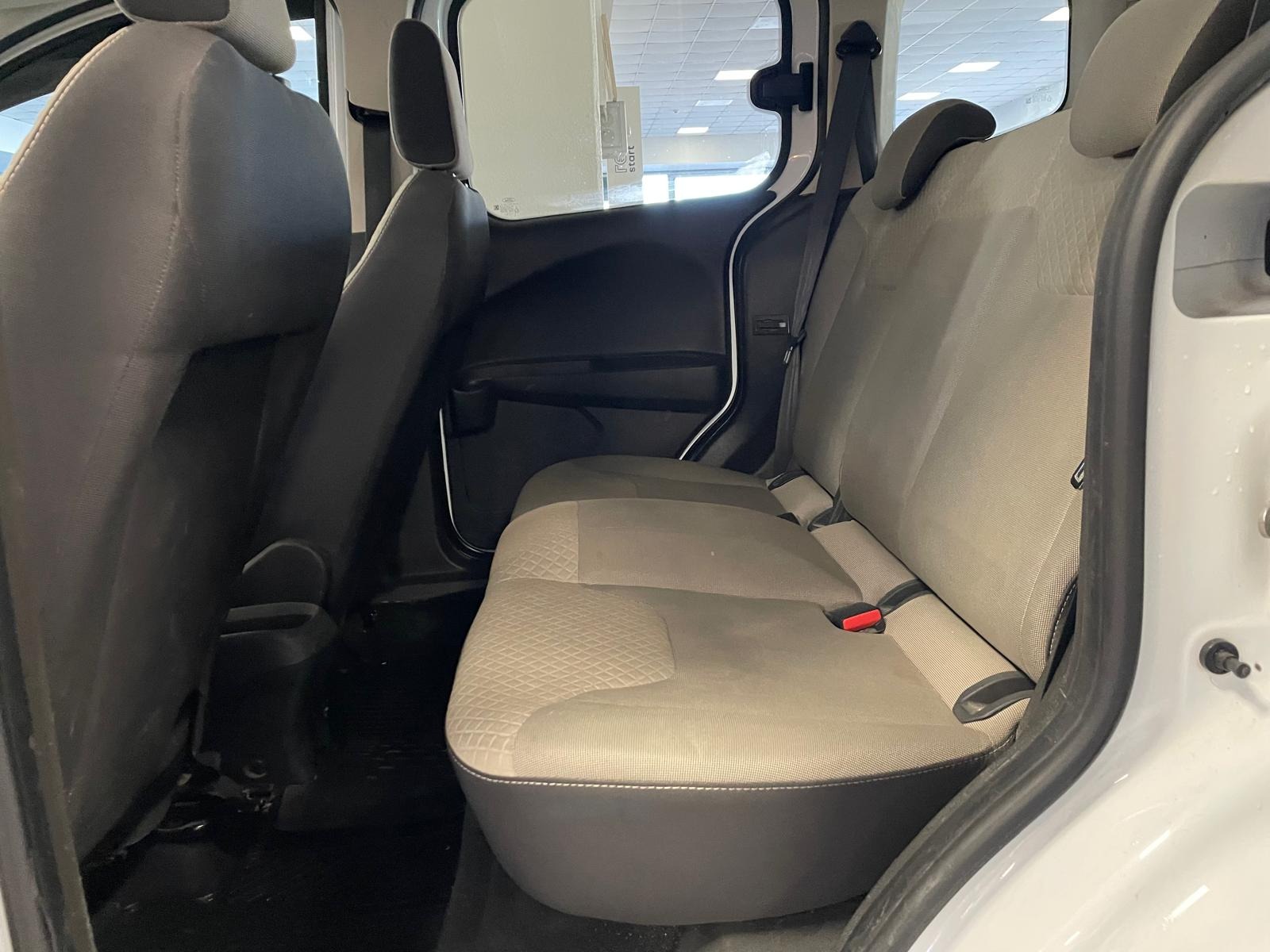 2023 Benzin Manuel Ford Tourneo Courier Beyaz Ermat Motorlu Araçlar ve Tarım Ürünleri Sanayi Ticaret A.Ş.