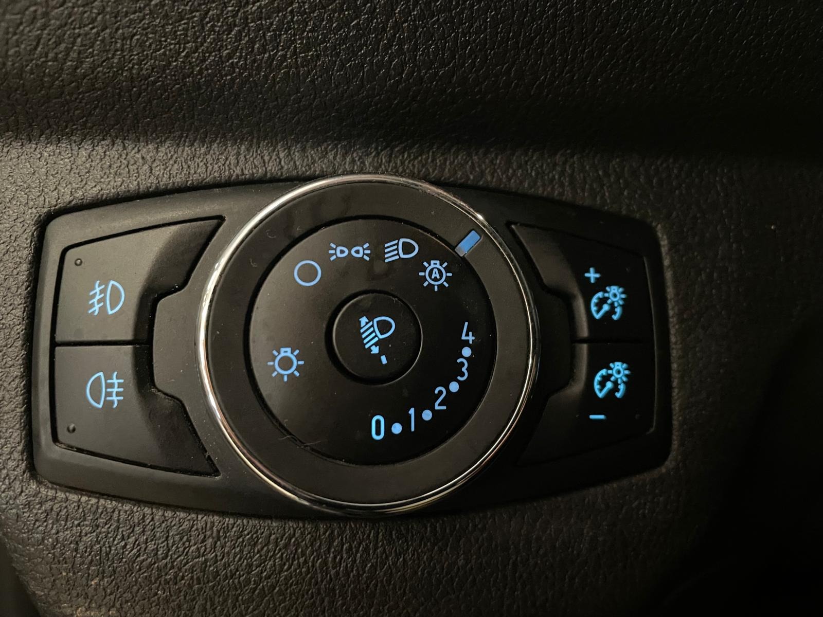 2023 Benzin Manuel Ford Tourneo Courier Beyaz Ermat Motorlu Araçlar ve Tarım Ürünleri Sanayi Ticaret A.Ş.