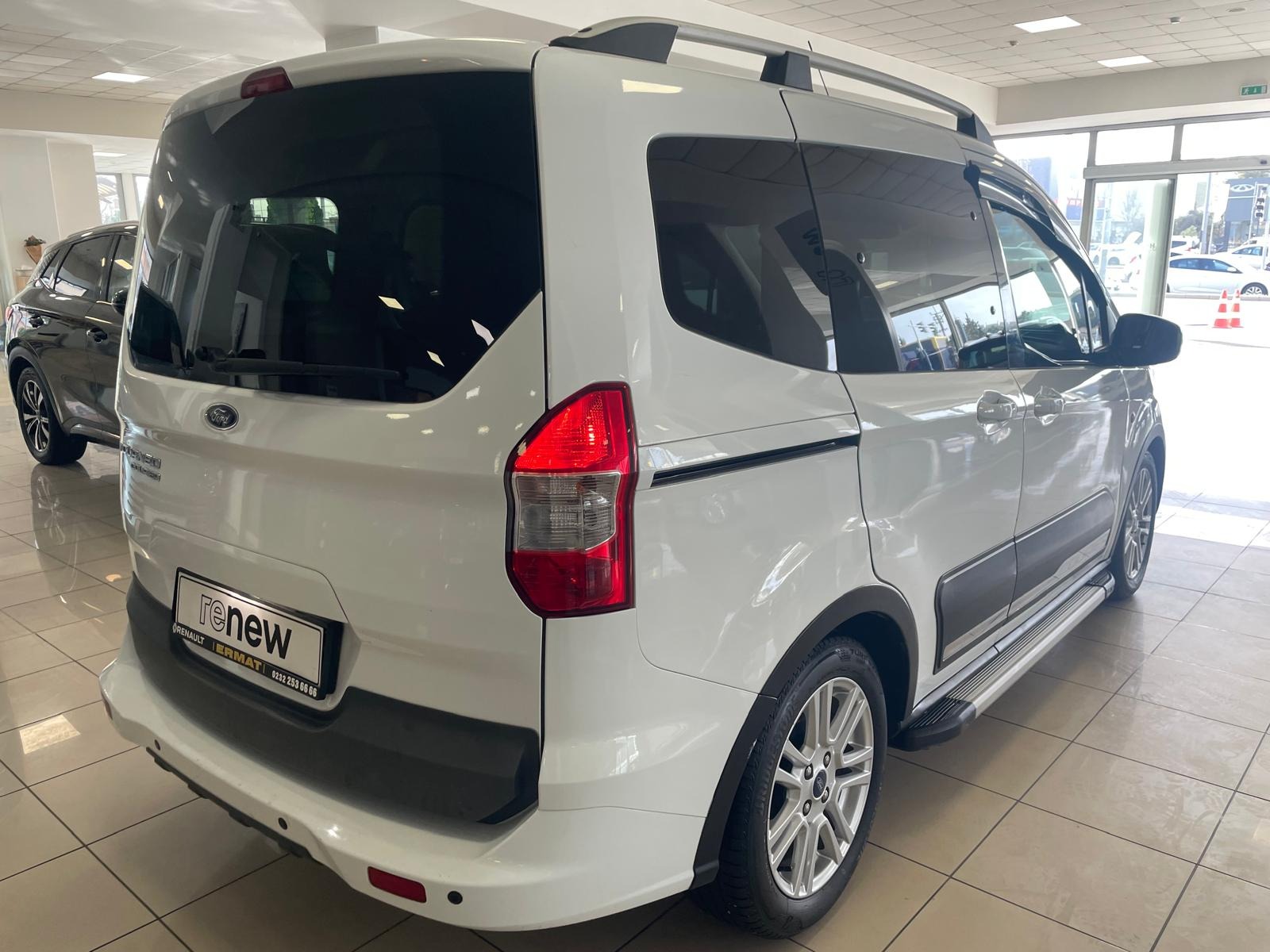 2023 Benzin Manuel Ford Tourneo Courier Beyaz Ermat Motorlu Araçlar ve Tarım Ürünleri Sanayi Ticaret A.Ş.