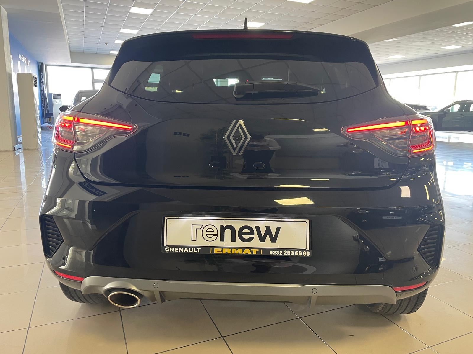 2024 Benzin Otomatik Renault Clio Siyah Ermat Motorlu Araçlar ve Tarım Ürünleri Sanayi Ticaret A.Ş.