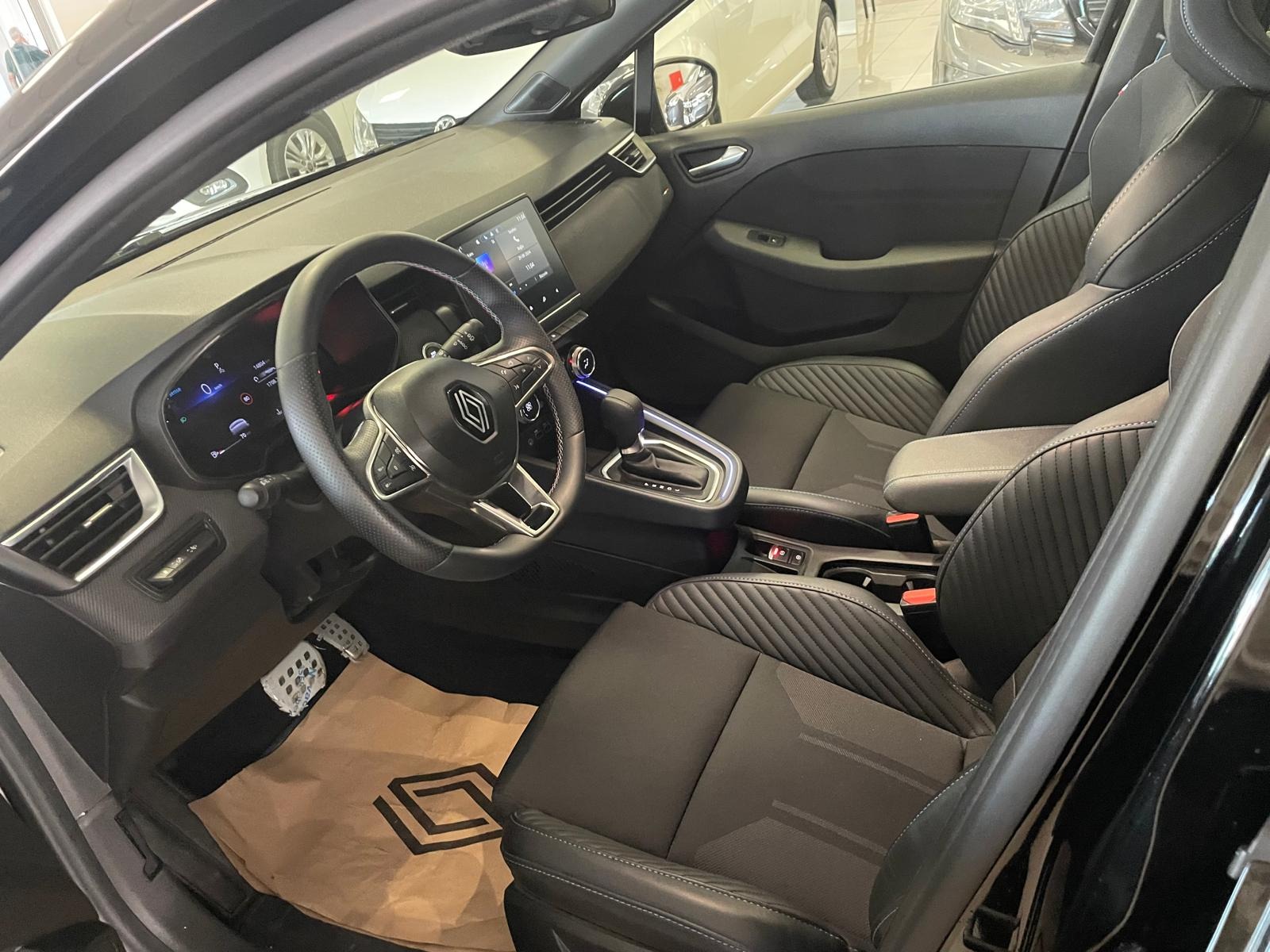 2024 Benzin Otomatik Renault Clio Siyah Ermat Motorlu Araçlar ve Tarım Ürünleri Sanayi Ticaret A.Ş.