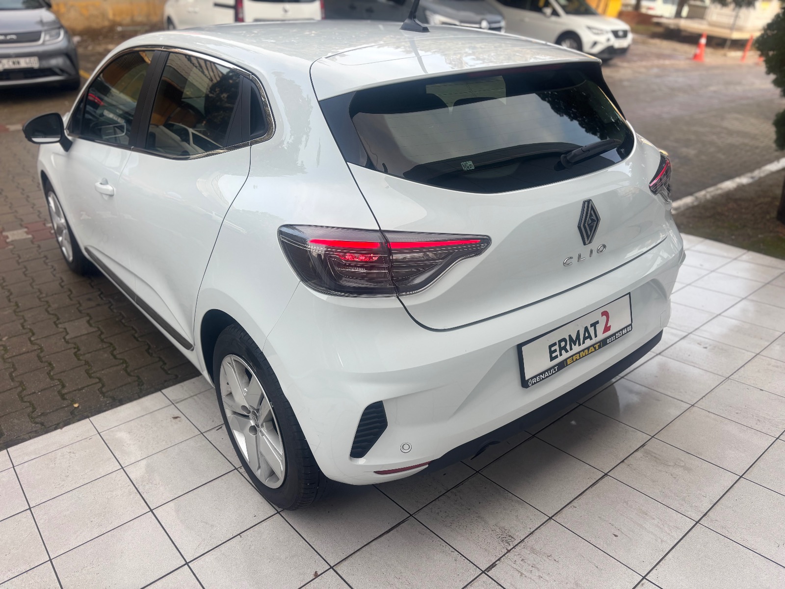 2025 Benzin Otomatik Renault Clio Beyaz Ermat Motorlu Araçlar ve Tarım Ürünleri Sanayi Ticaret A.Ş.