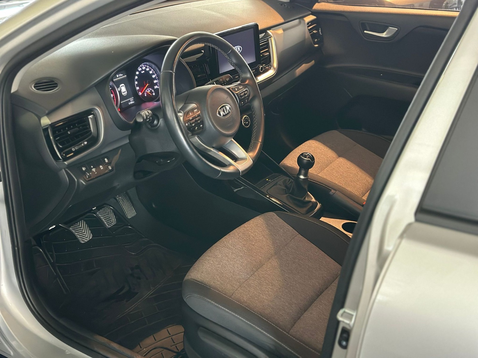 2021 Benzin Manuel Kia Stonic Gri Ermat Motorlu Araçlar ve Tarım Ürünleri Sanayi Ticaret A.Ş.