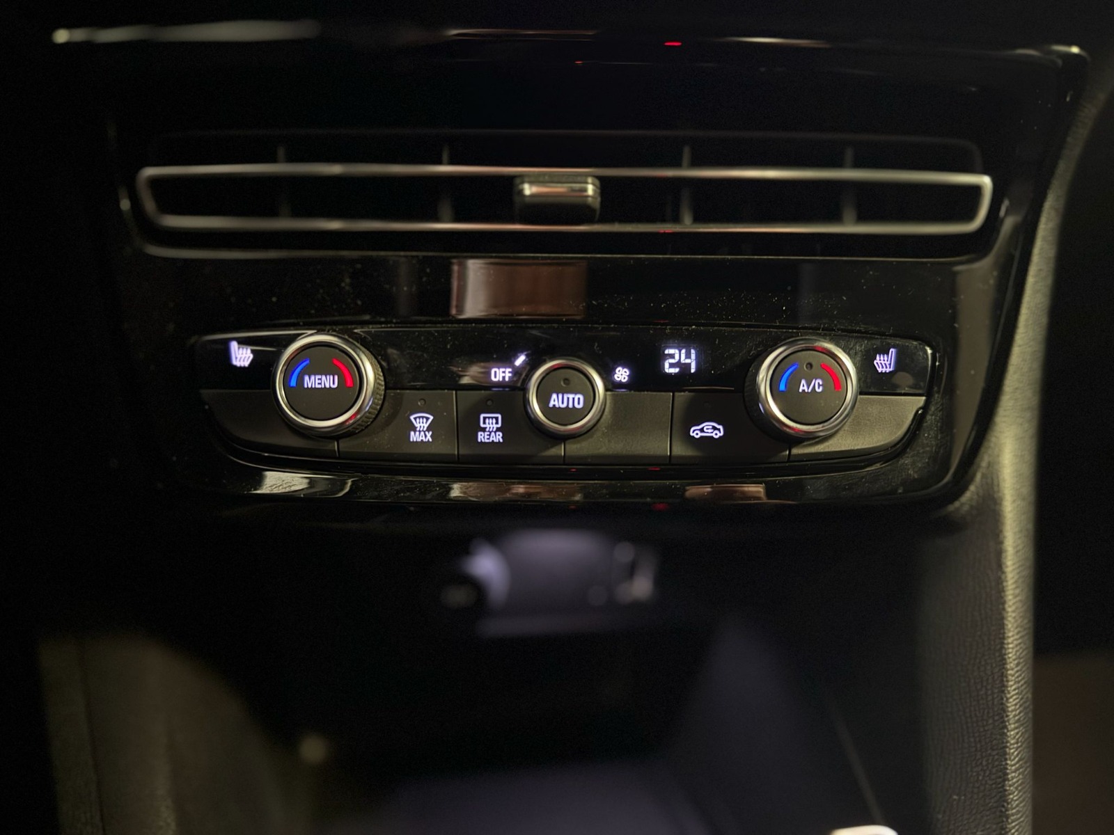 2023 Elektrik Otomatik Opel Mokka-e Beyaz Ermat Motorlu Araçlar ve Tarım Ürünleri Sanayi Ticaret A.Ş.