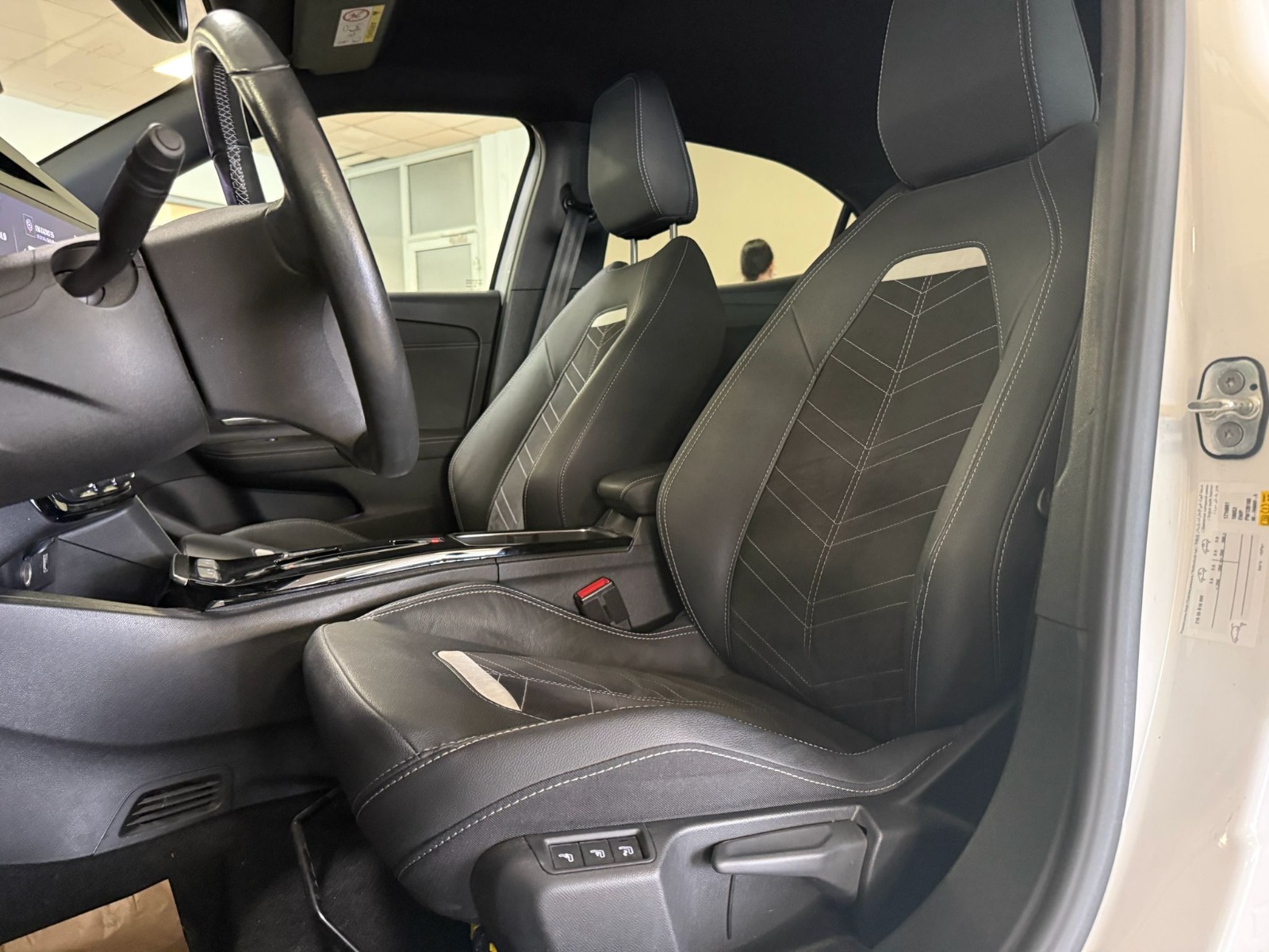 2023 Elektrik Otomatik Opel Mokka-e Beyaz Ermat Motorlu Araçlar ve Tarım Ürünleri Sanayi Ticaret A.Ş.