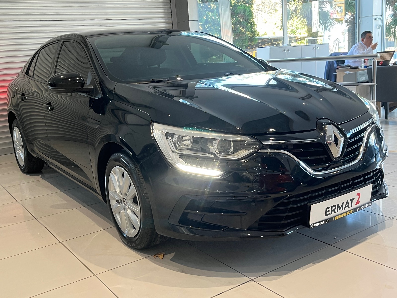 2022 Benzin Otomatik Renault Megane Siyah Ermat Motorlu Araçlar ve Tarım Ürünleri Sanayi Ticaret A.Ş.