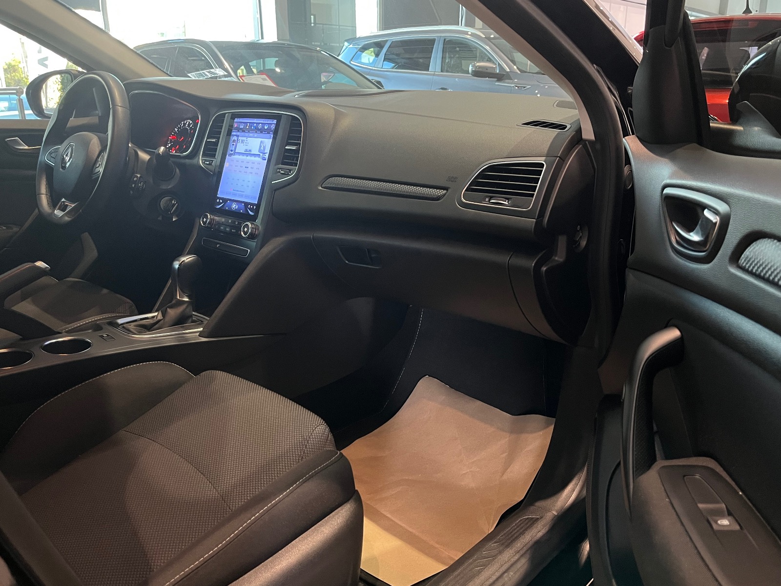 2022 Benzin Otomatik Renault Megane Siyah Ermat Motorlu Araçlar ve Tarım Ürünleri Sanayi Ticaret A.Ş.