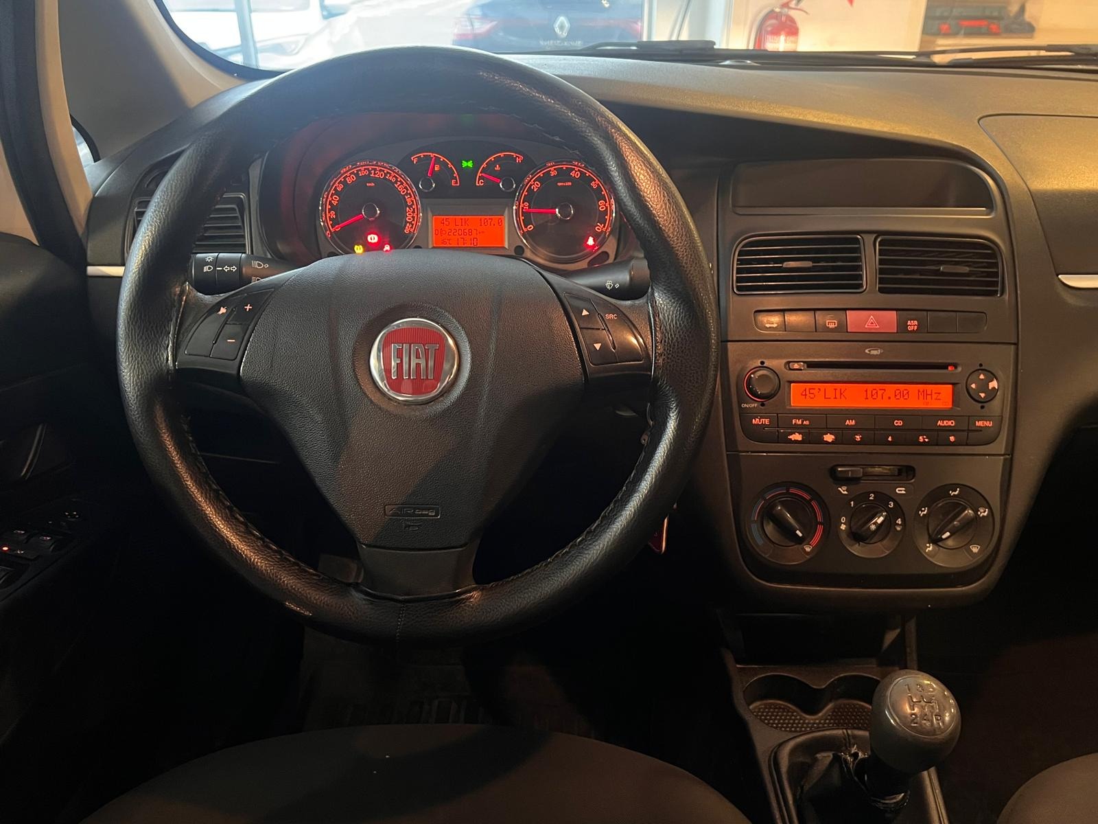 2015 Dizel Manuel Fiat Linea Beyaz Ermat Motorlu Araçlar ve Tarım Ürünleri Sanayi Ticaret A.Ş.