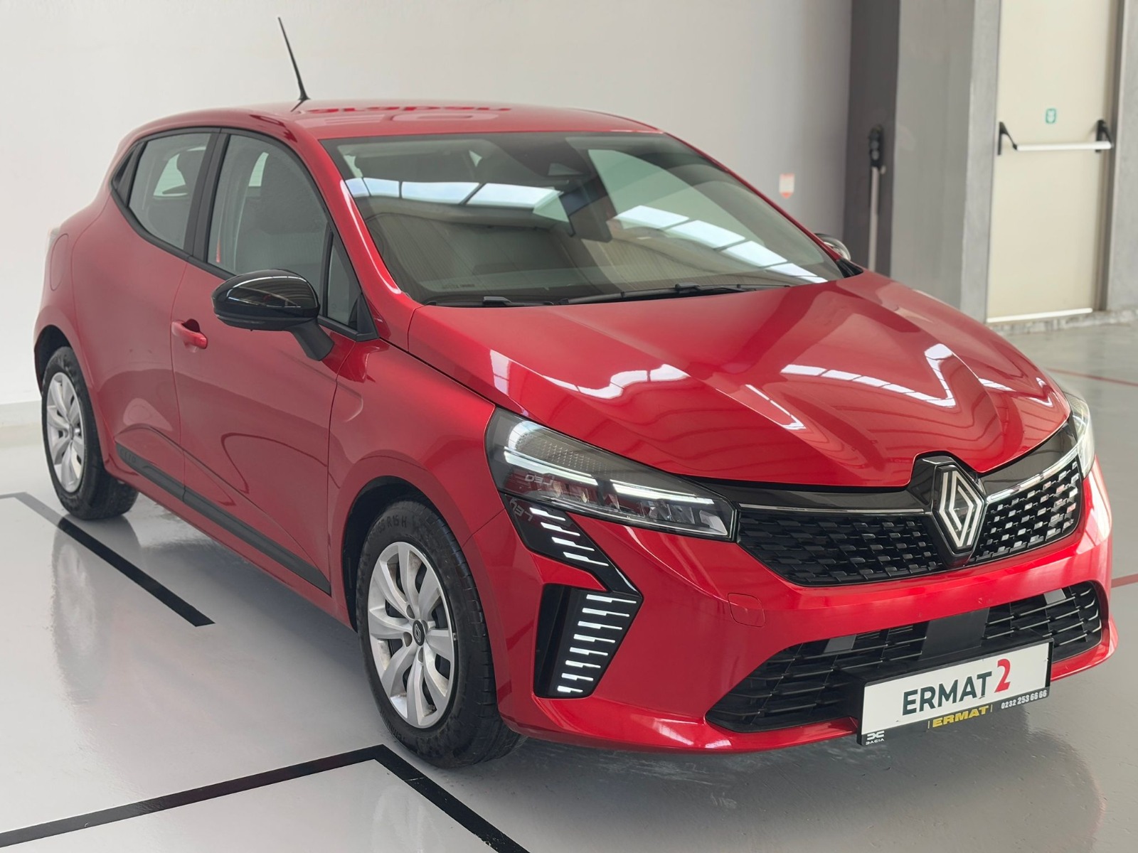 2023 Benzin Otomatik Renault Clio Kırmızı Ermat Motorlu Araçlar ve Tarım Ürünleri Sanayi Ticaret A.Ş.