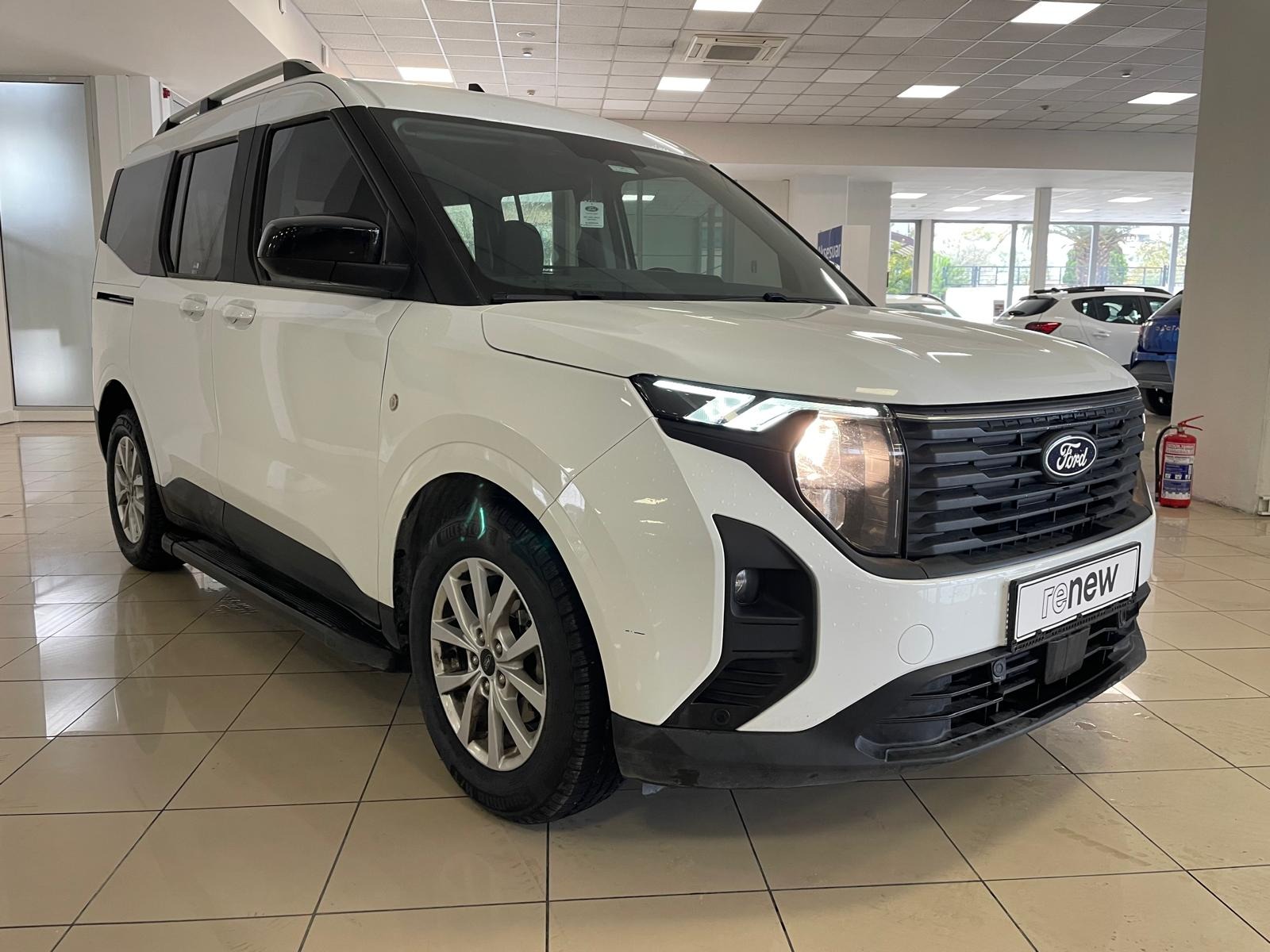2024 Benzin Otomatik Ford Tourneo Courier Beyaz Ermat Motorlu Araçlar ve Tarım Ürünleri Sanayi Ticaret A.Ş.
