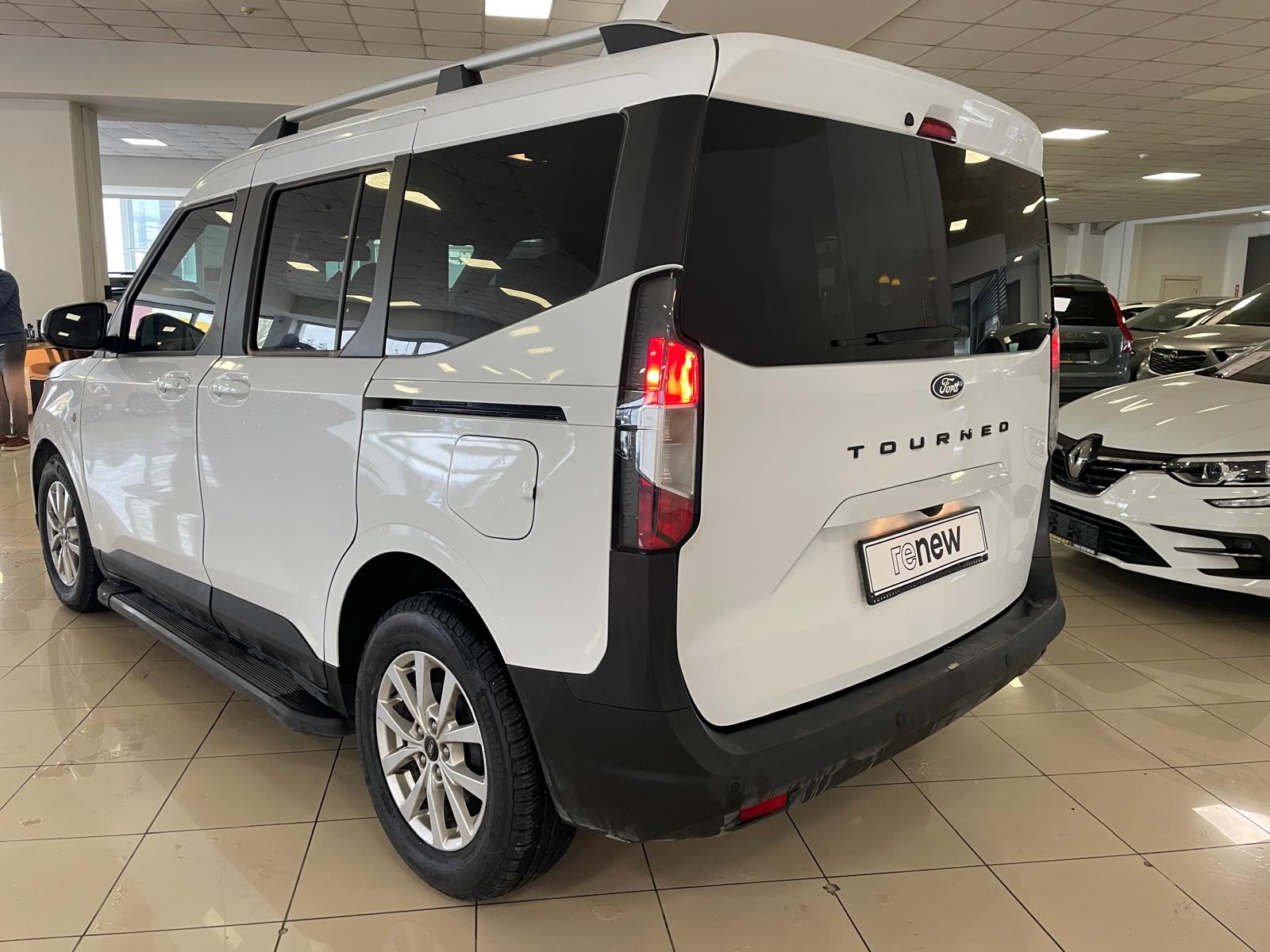 2024 Benzin Otomatik Ford Tourneo Courier Beyaz Ermat Motorlu Araçlar ve Tarım Ürünleri Sanayi Ticaret A.Ş.
