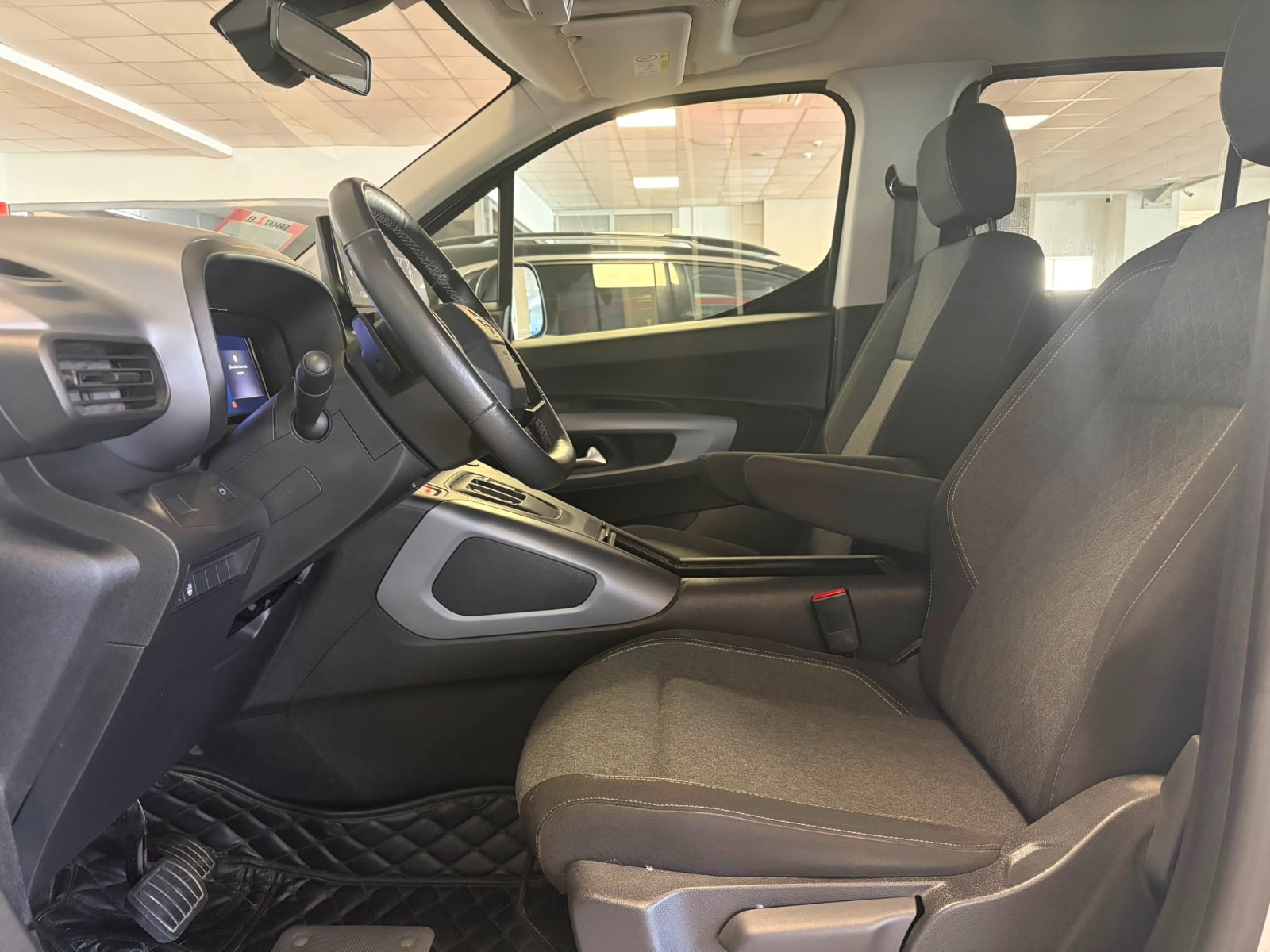 2024 Dizel Otomatik Opel Combo Life Beyaz Ermat Motorlu Araçlar ve Tarım Ürünleri Sanayi Ticaret A.Ş.