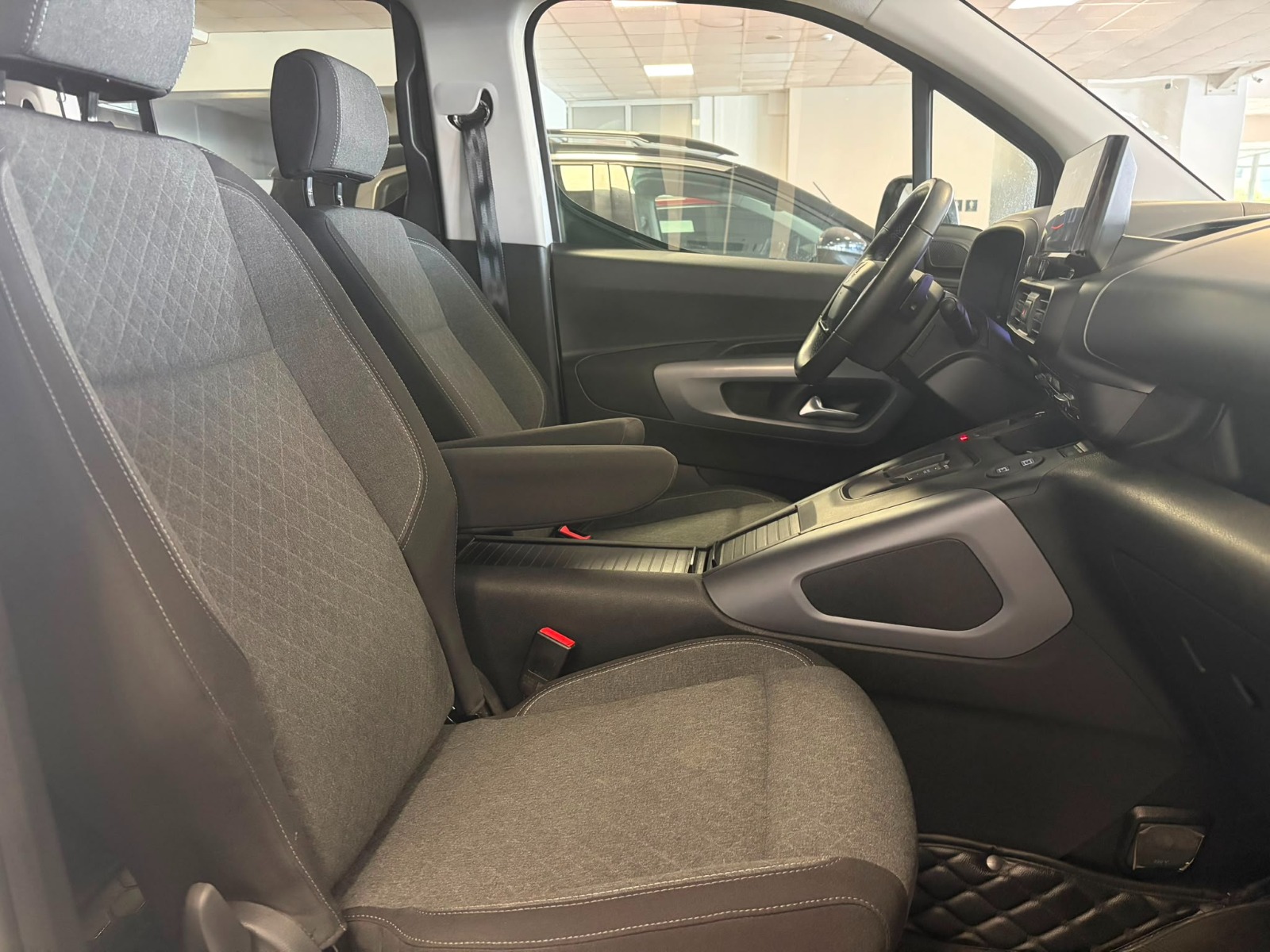 2024 Dizel Otomatik Opel Combo Life Beyaz Ermat Motorlu Araçlar ve Tarım Ürünleri Sanayi Ticaret A.Ş.