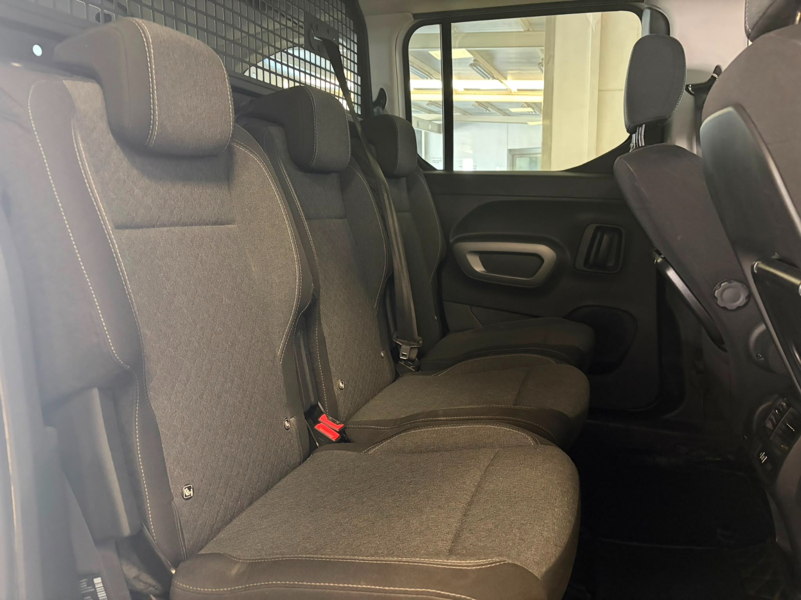 2024 Dizel Otomatik Opel Combo Life Beyaz Ermat Motorlu Araçlar ve Tarım Ürünleri Sanayi Ticaret A.Ş.