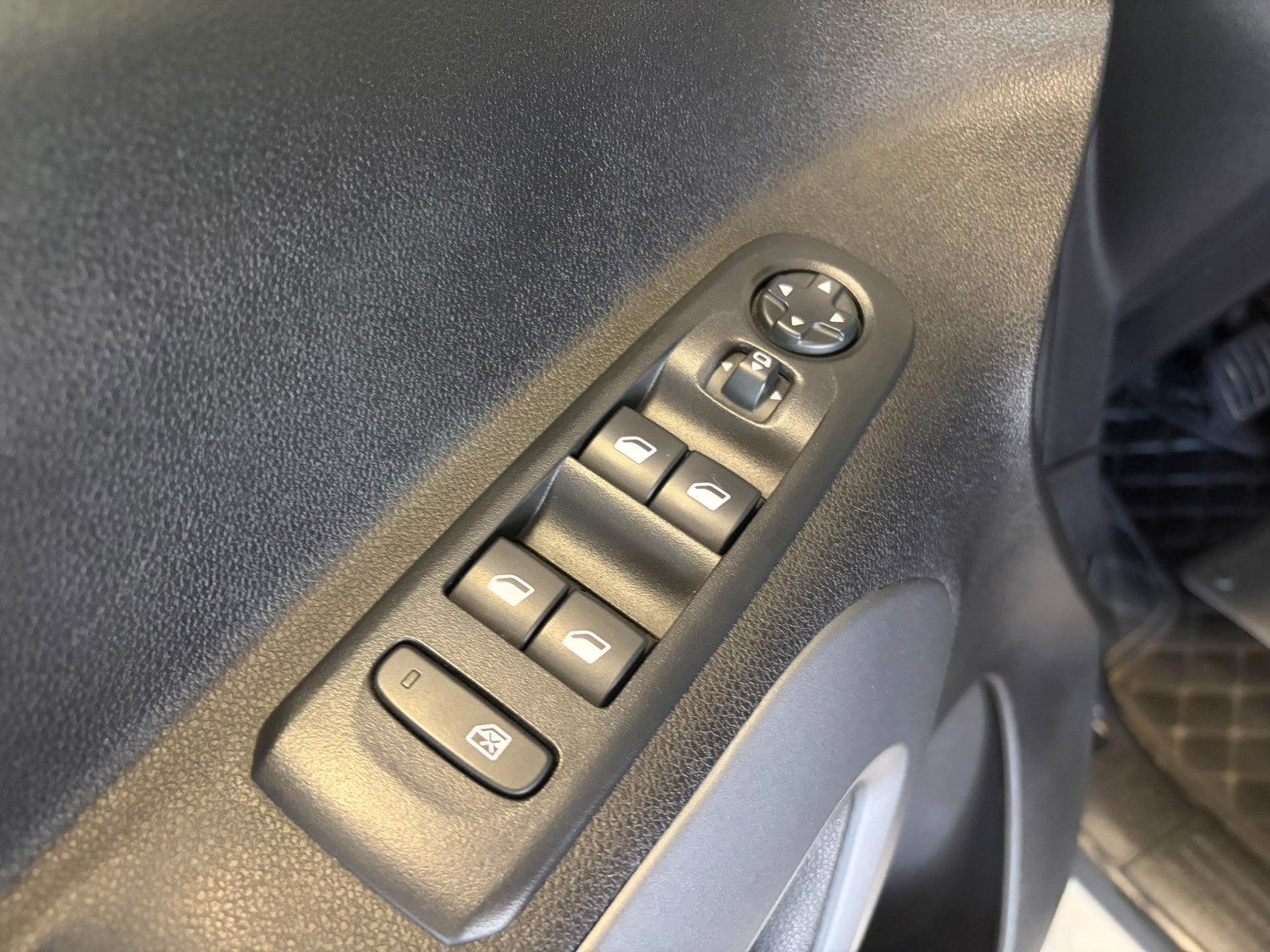 2024 Dizel Otomatik Opel Combo Life Beyaz Ermat Motorlu Araçlar ve Tarım Ürünleri Sanayi Ticaret A.Ş.