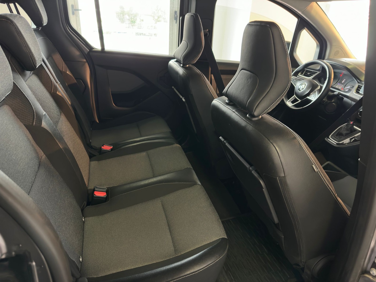 2023 Elektrik Otomatik Renault Kangoo Gri Ermat Motorlu Araçlar ve Tarım Ürünleri Sanayi Ticaret A.Ş.