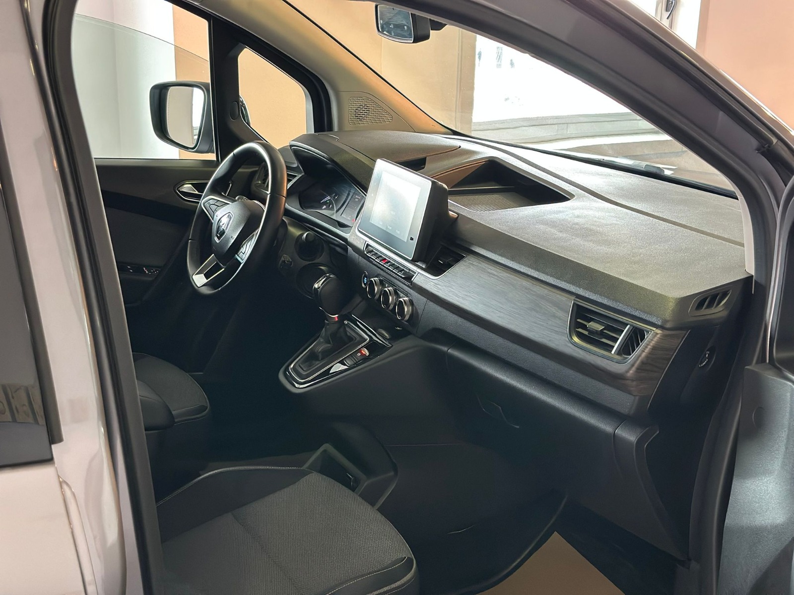 2023 Elektrik Otomatik Renault Kangoo Gri Ermat Motorlu Araçlar ve Tarım Ürünleri Sanayi Ticaret A.Ş.