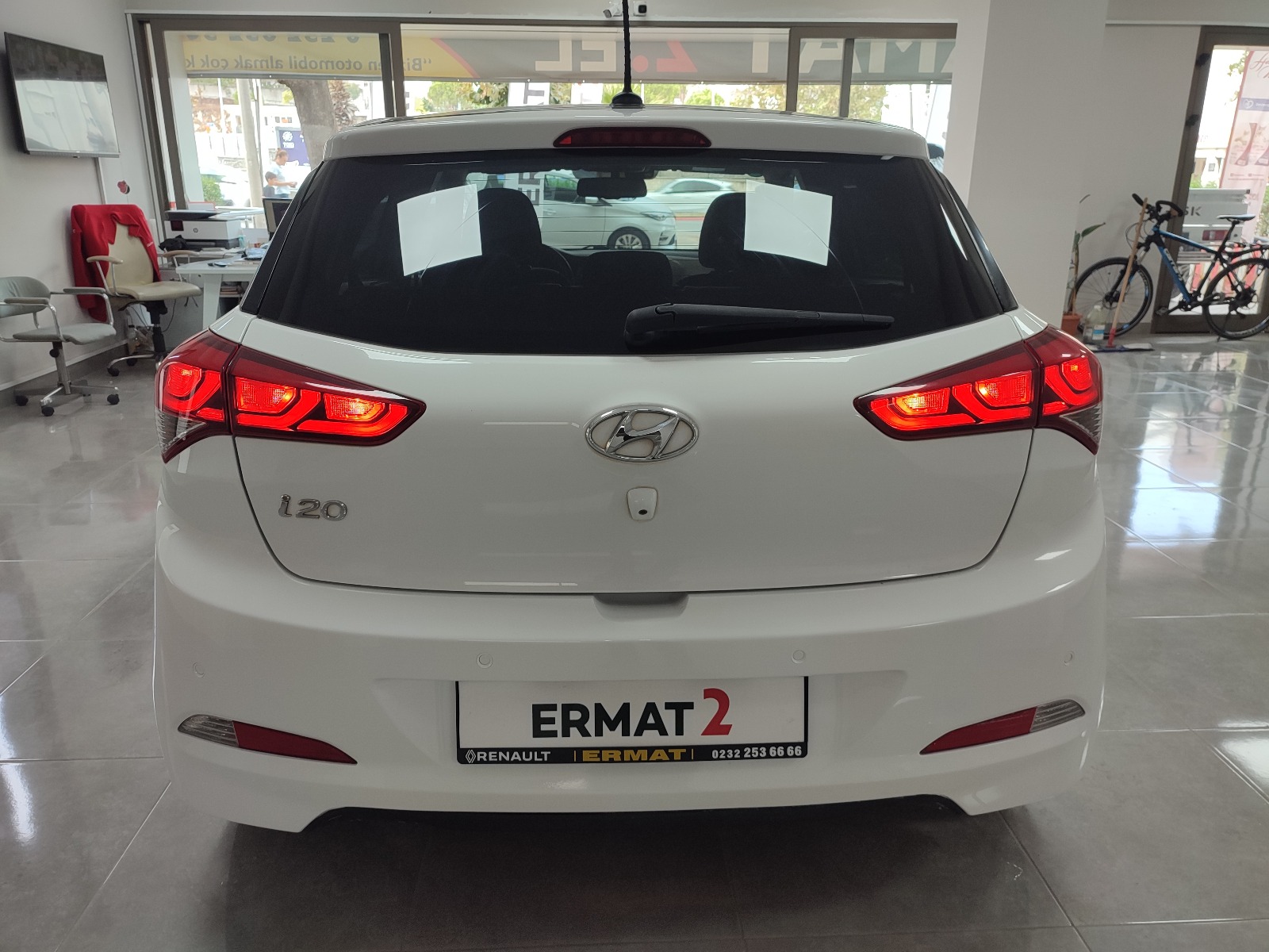 2017 Benzin Otomatik Hyundai i20 Beyaz Ermat Motorlu Araçlar ve Tarım Ürünleri Sanayi Ticaret A.Ş.