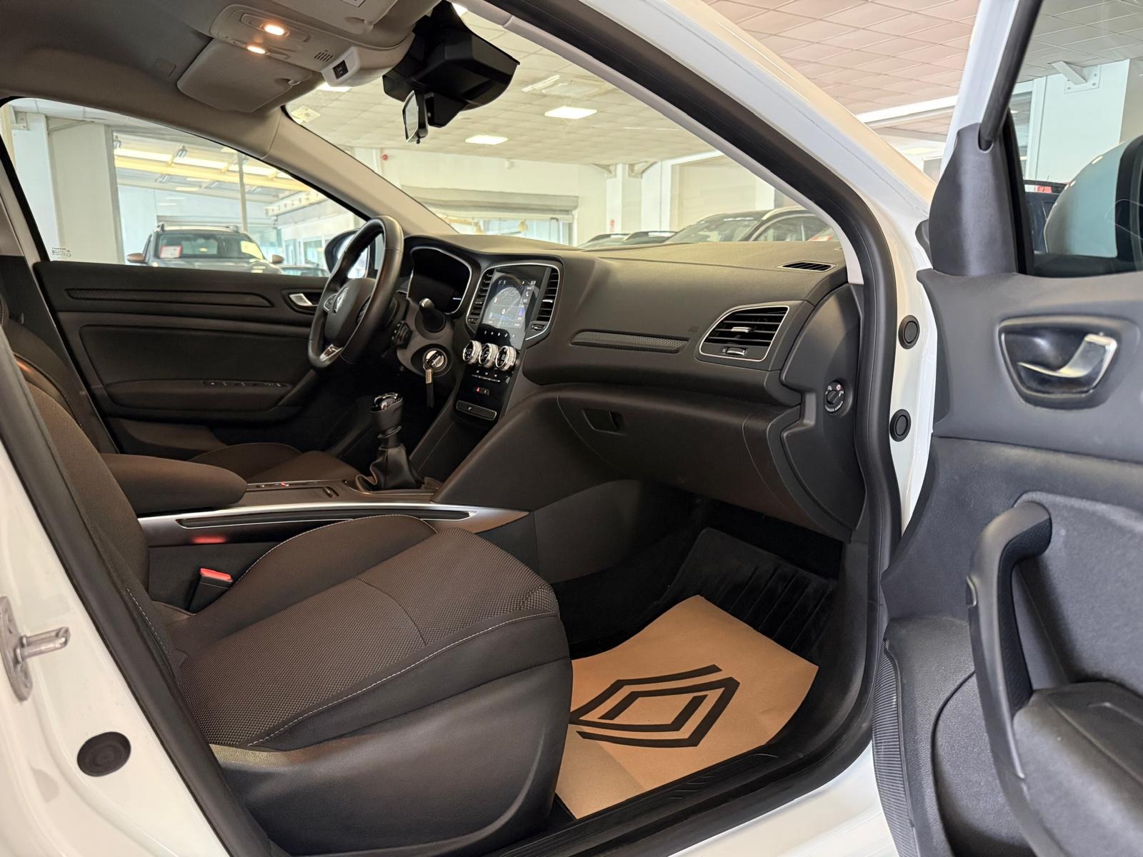 2025 Benzin Manuel Renault Megane Beyaz Ermat Motorlu Araçlar ve Tarım Ürünleri Sanayi Ticaret A.Ş.
