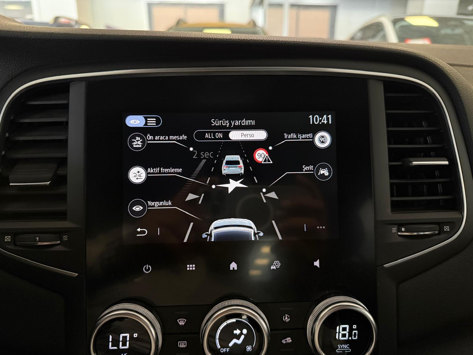 2025 Benzin Manuel Renault Megane Beyaz Ermat Motorlu Araçlar ve Tarım Ürünleri Sanayi Ticaret A.Ş.